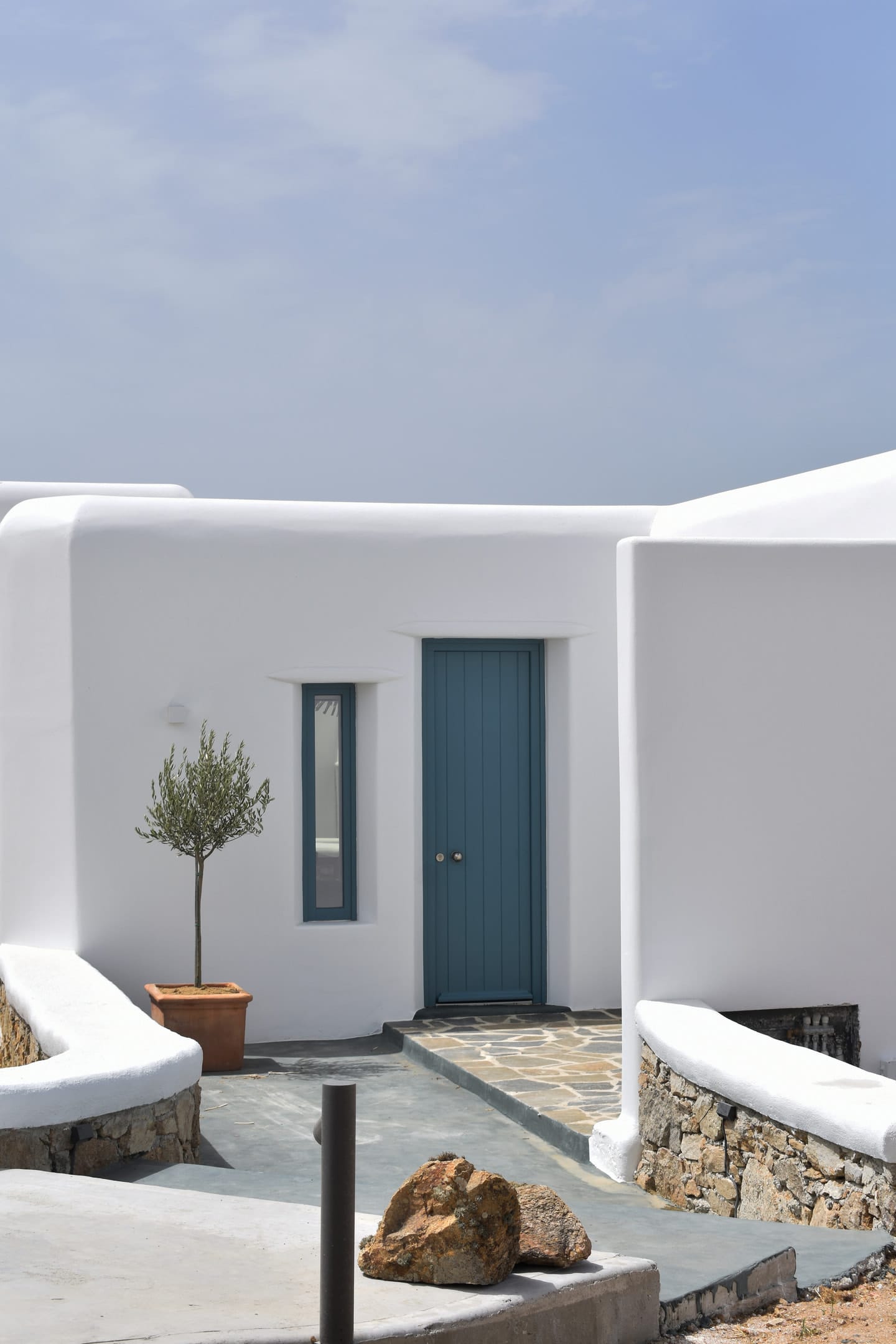Thronos Suites