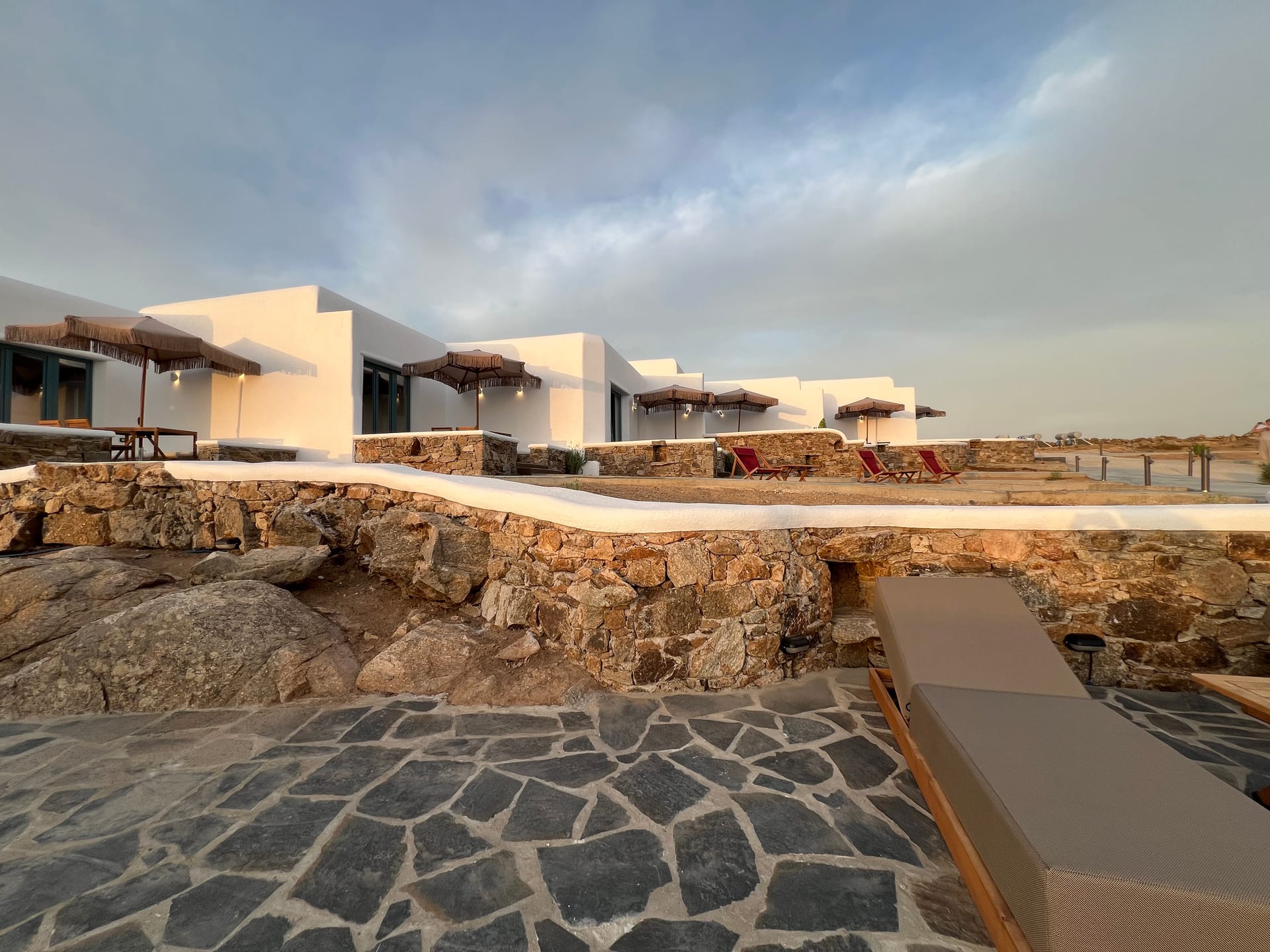 Thronos Suites