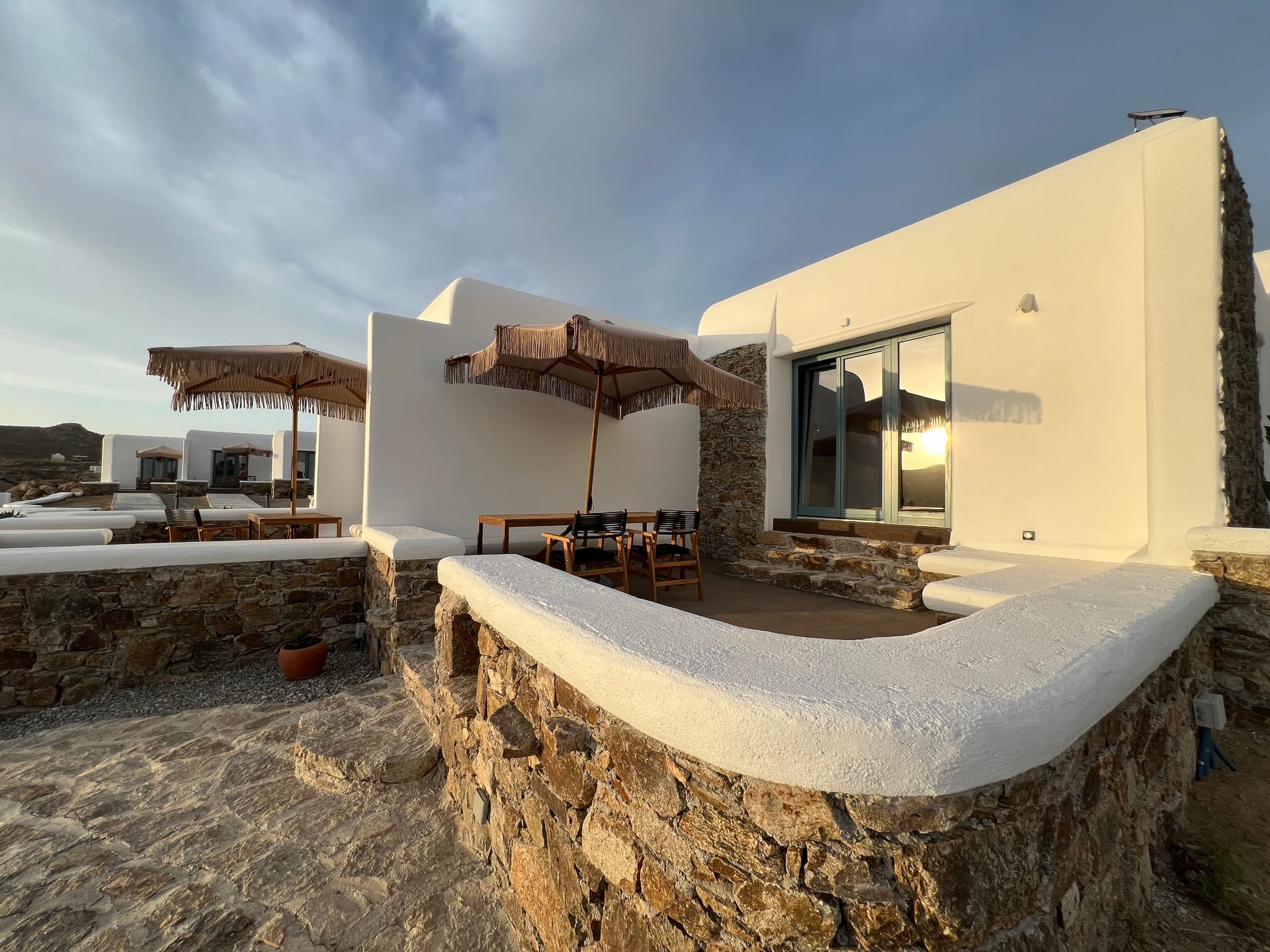Thronos Suites