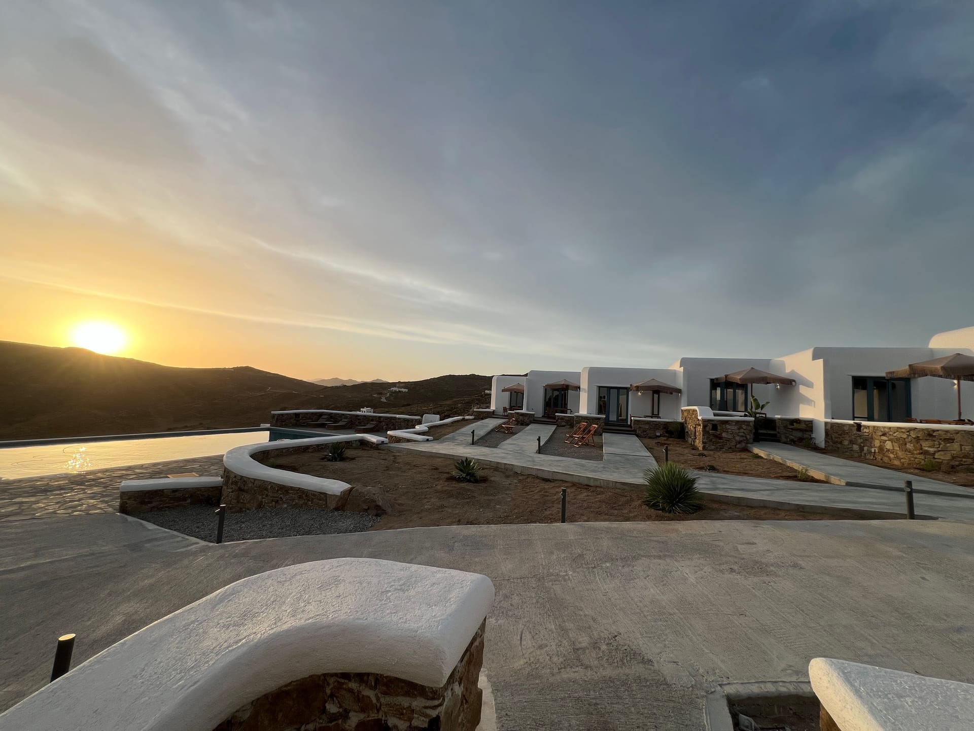 Thronos Suites