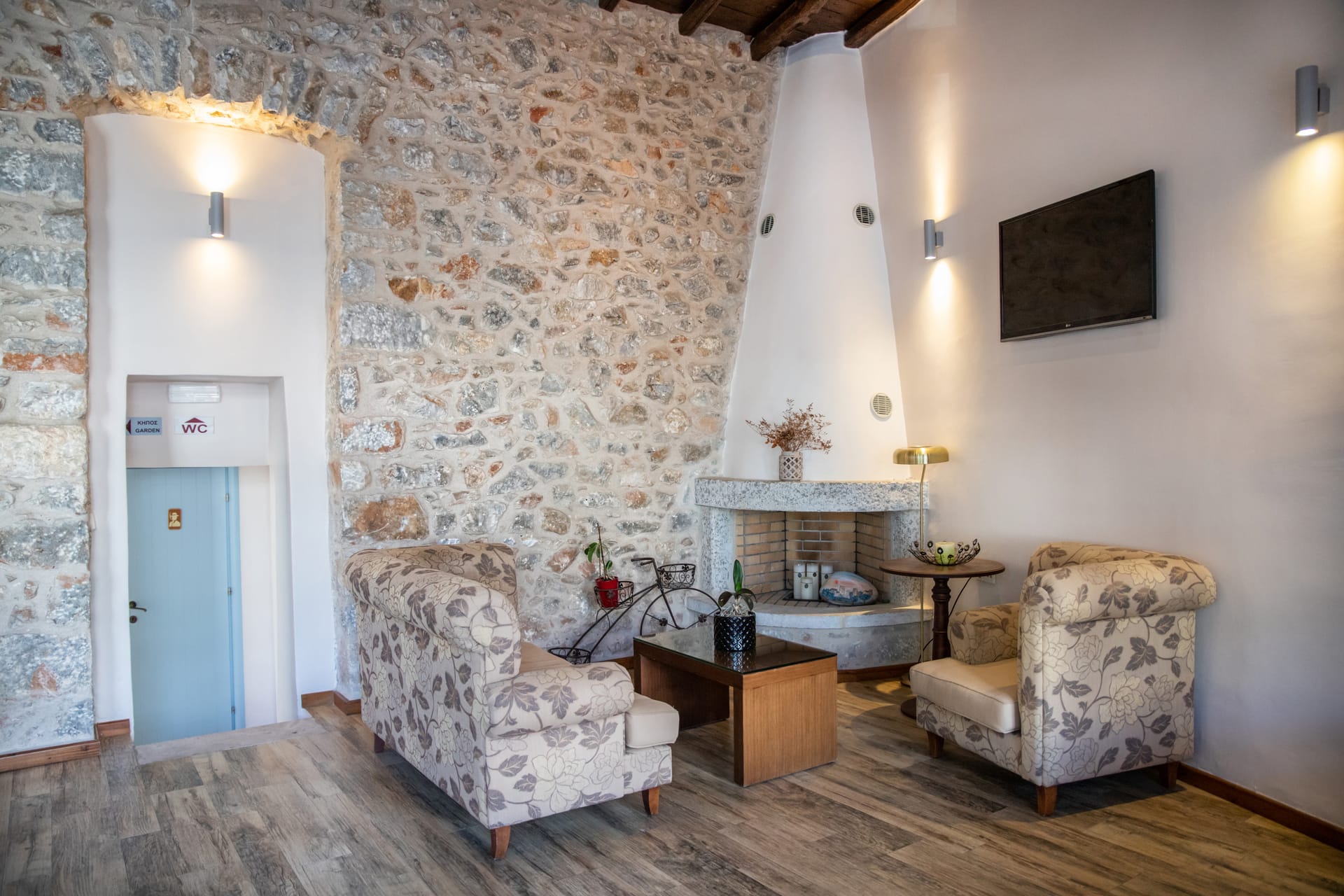 Trapela Areopolis, Boutique Hotel