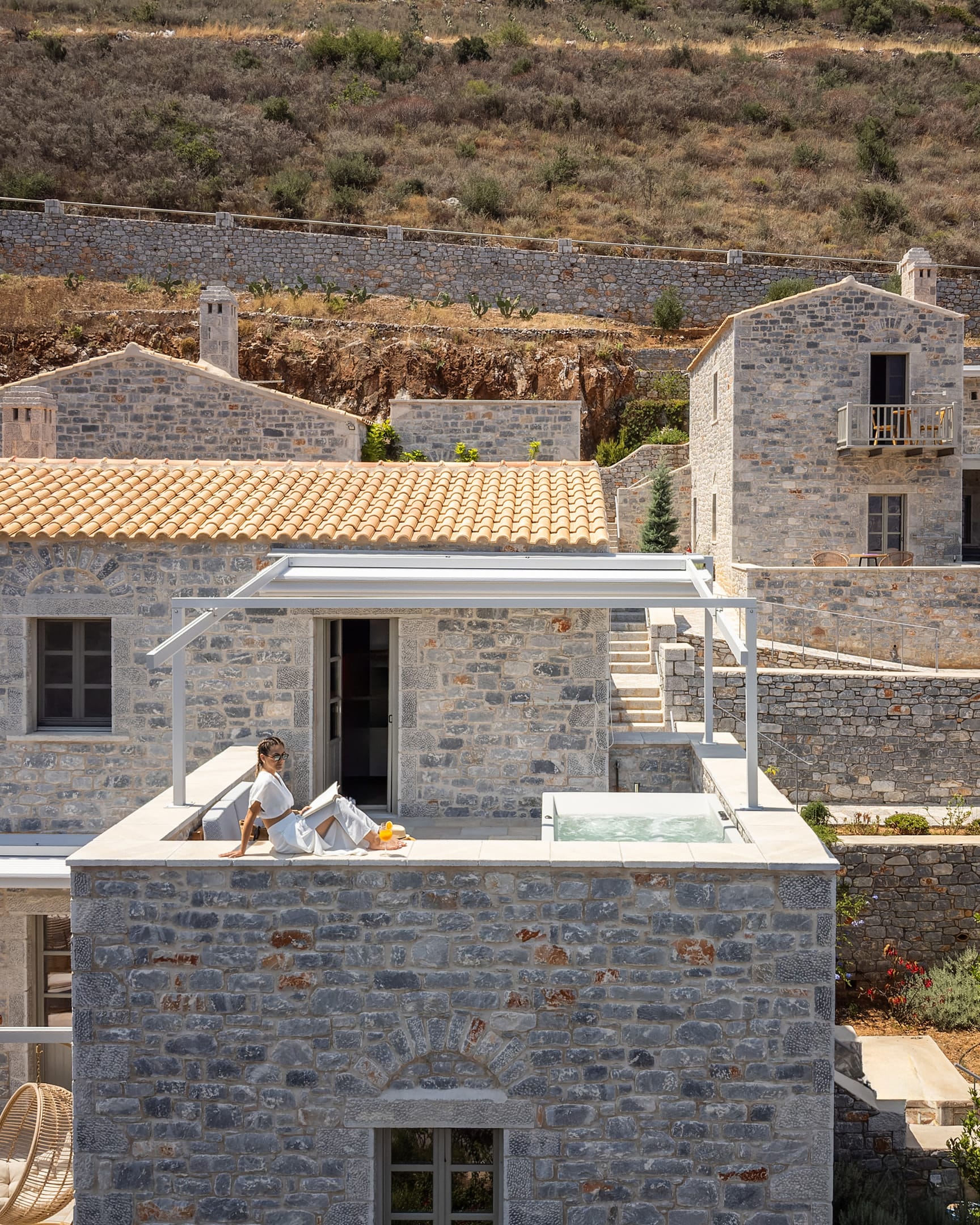 Trapela Limeni, Luxury Suites