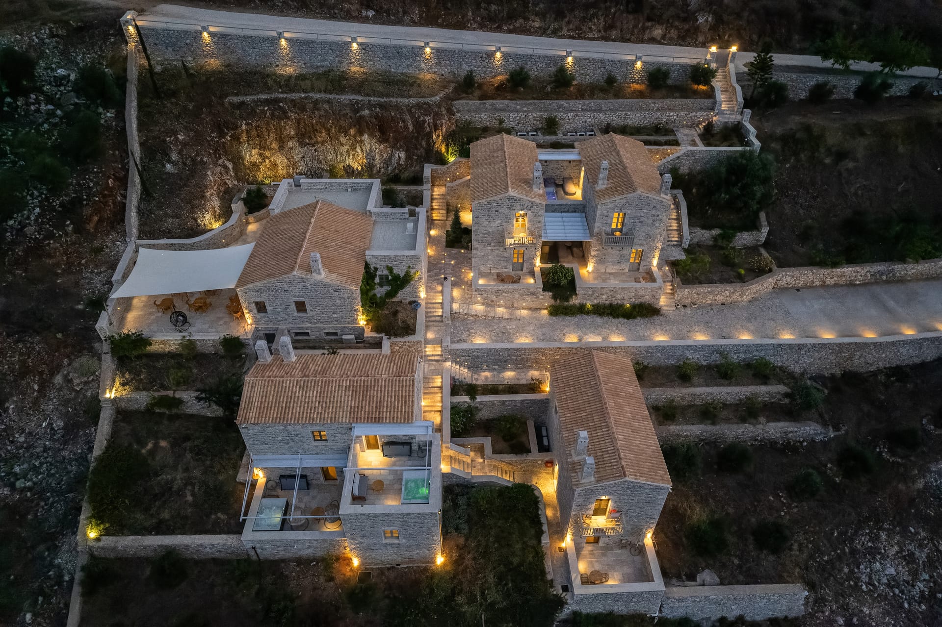 Trapela Limeni, Luxury Suites