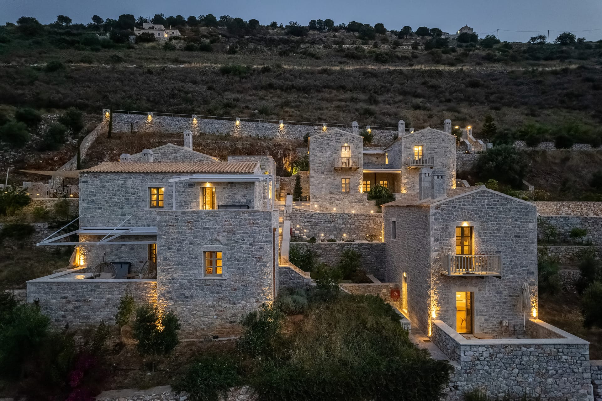 Trapela Limeni, Luxury Suites