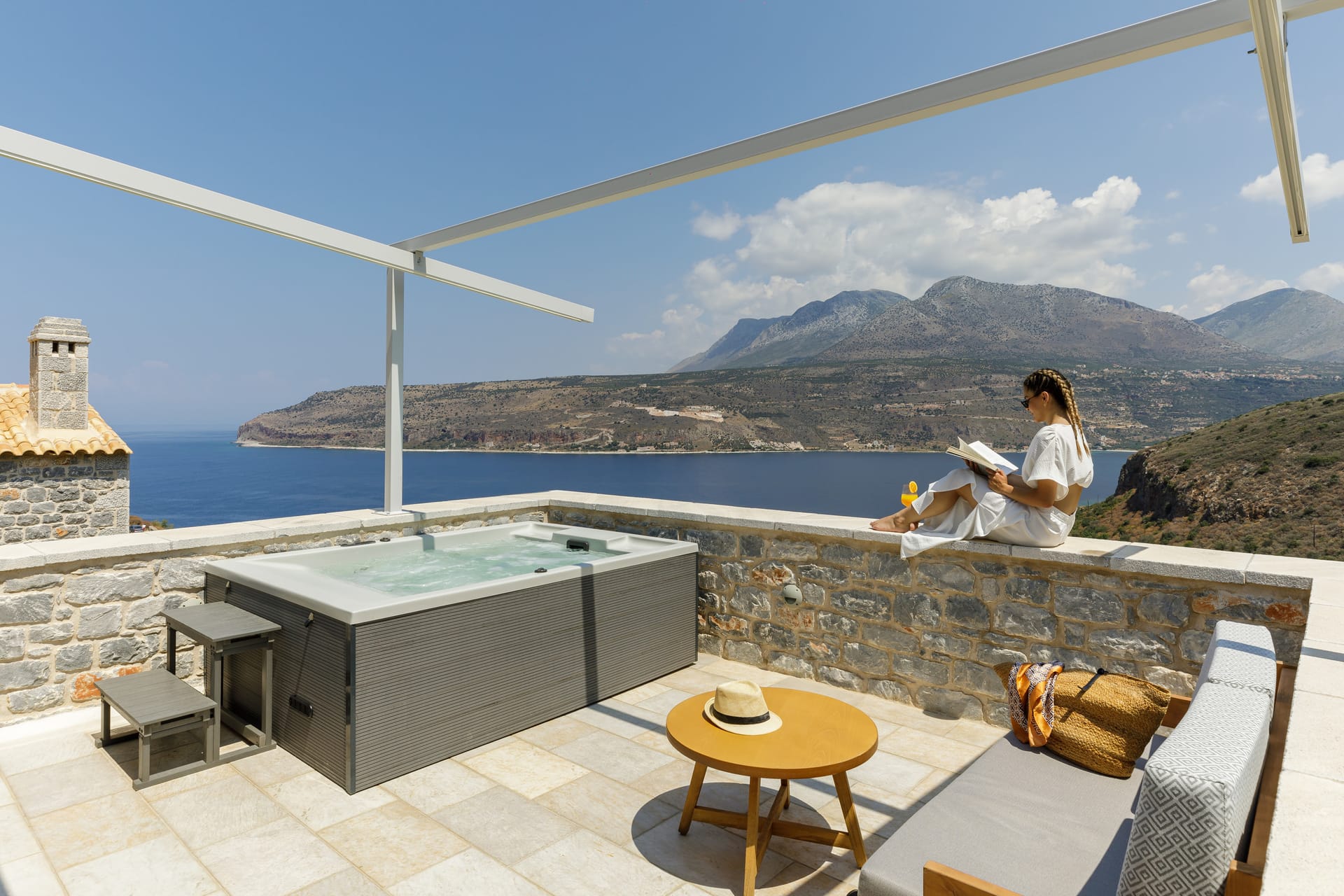 Trapela Limeni, Luxury Suites