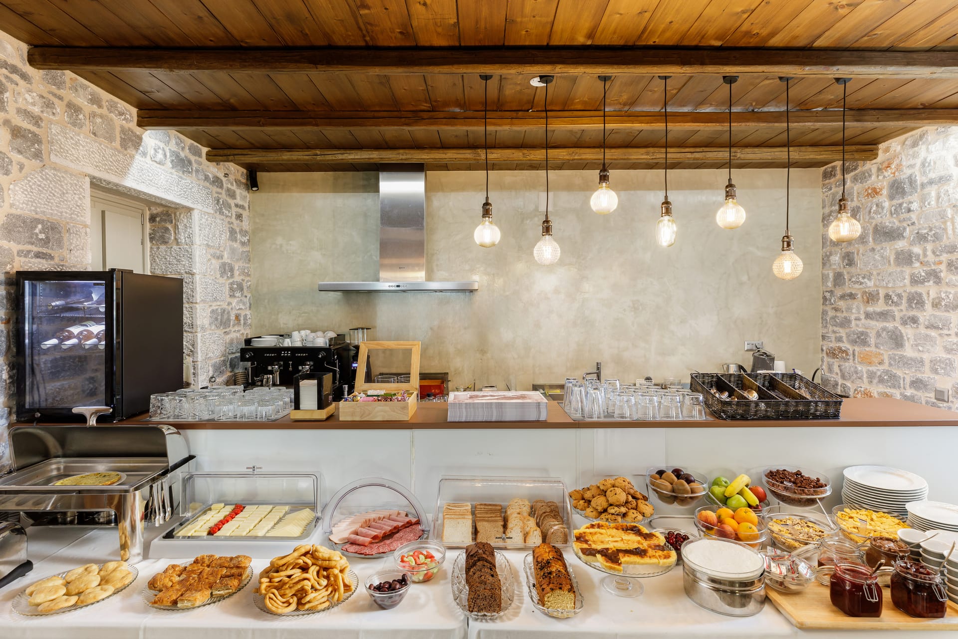 Trapela Limeni, Luxury Suites