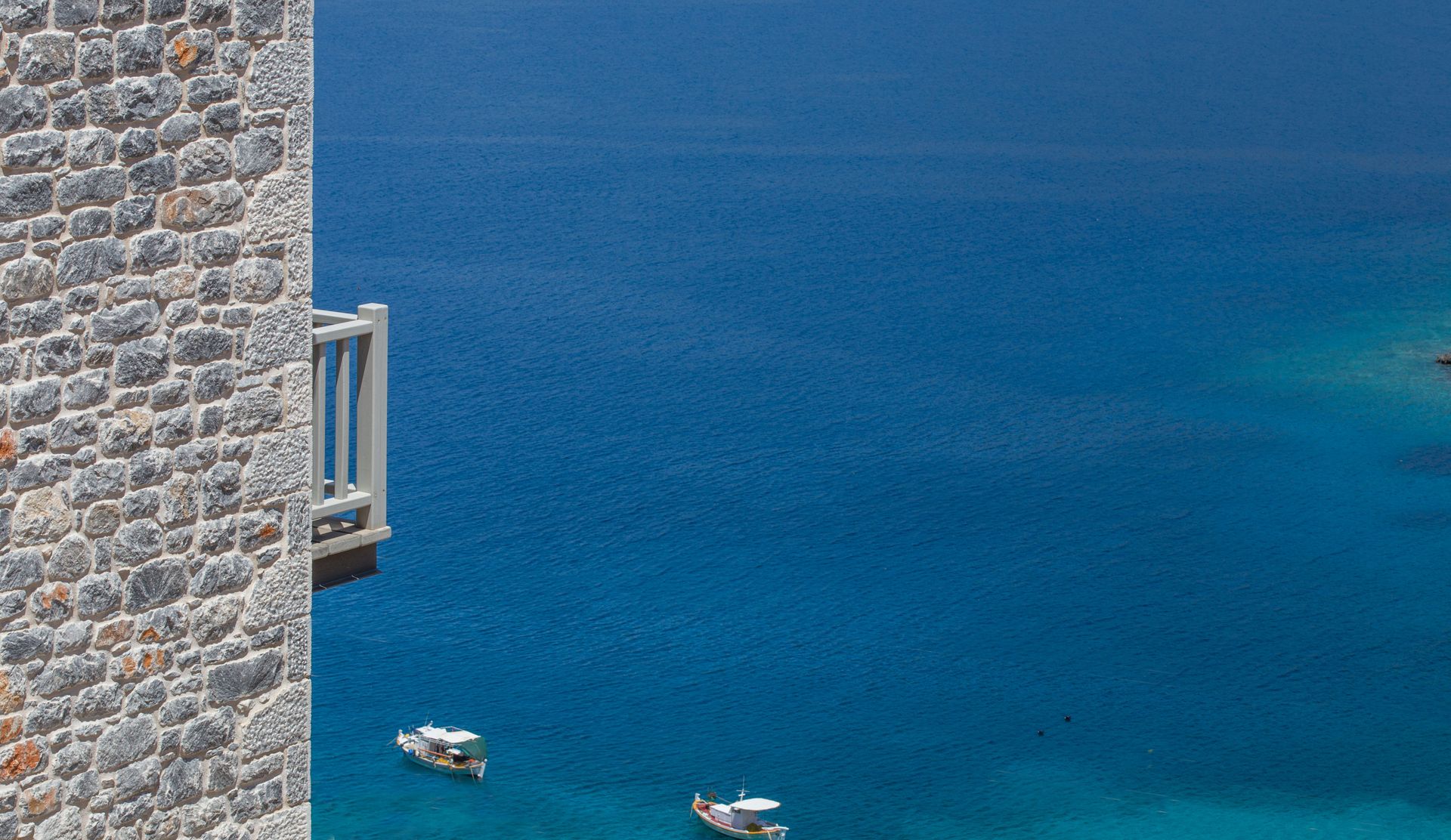 Trapela Limeni, Luxury Suites
