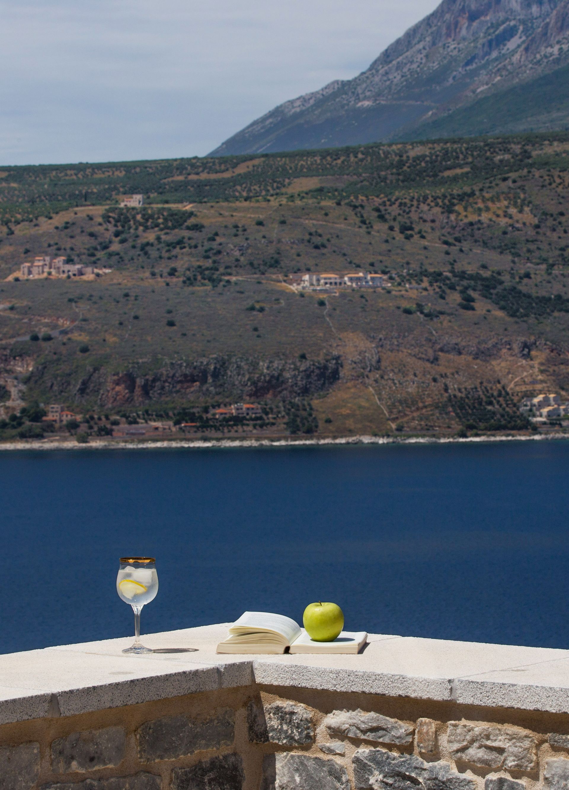 Trapela Limeni, Luxury Suites