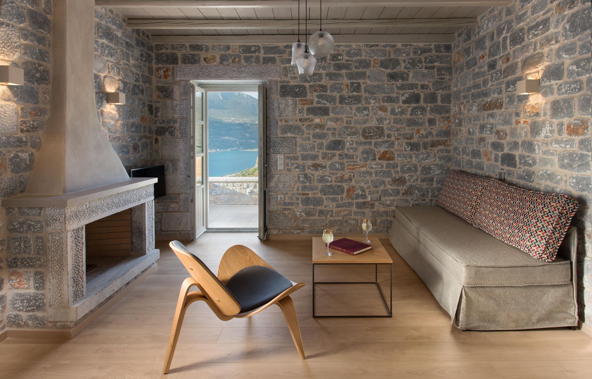 Trapela Limeni, Luxury Suites