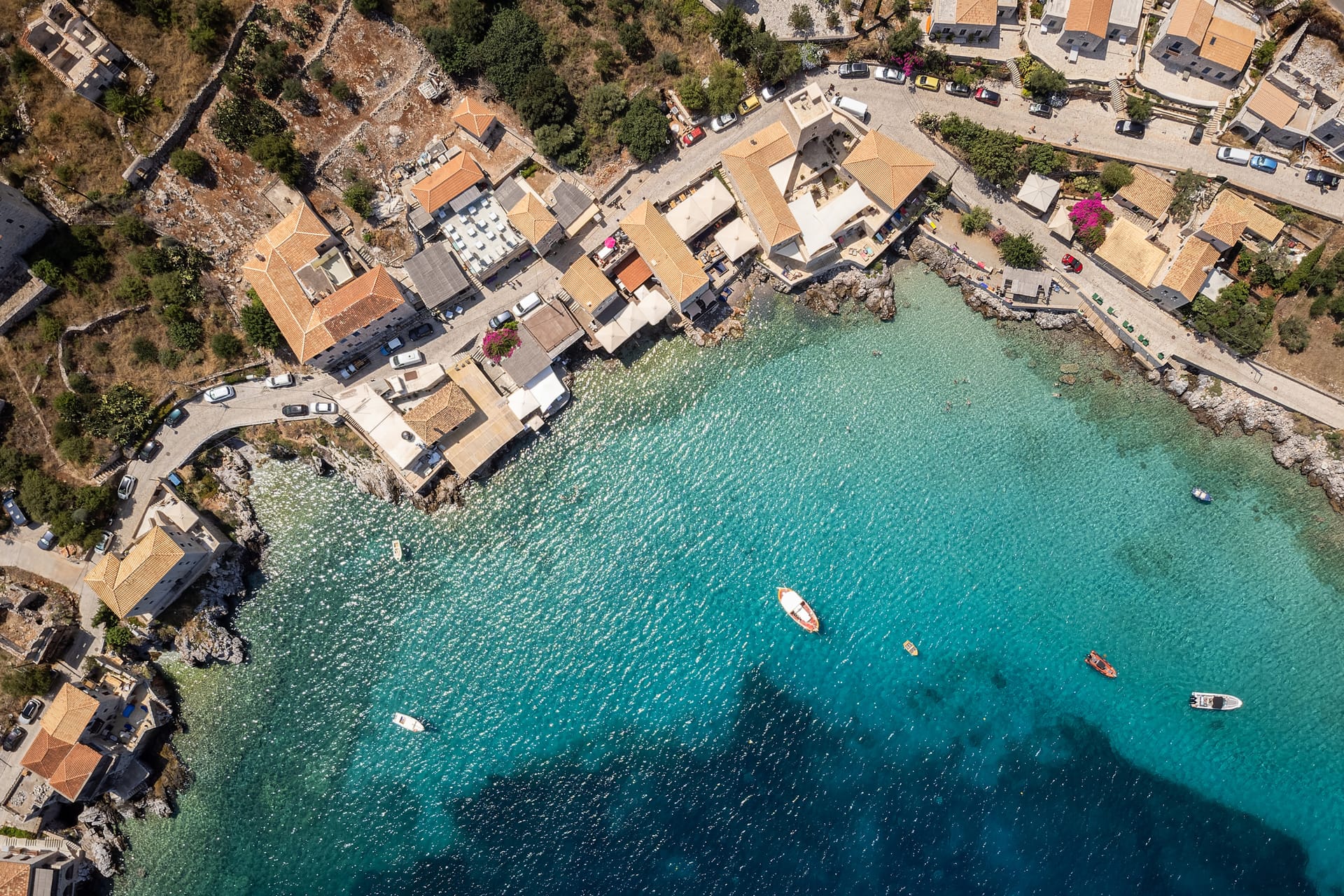 Trapela Limeni, Luxury Suites
