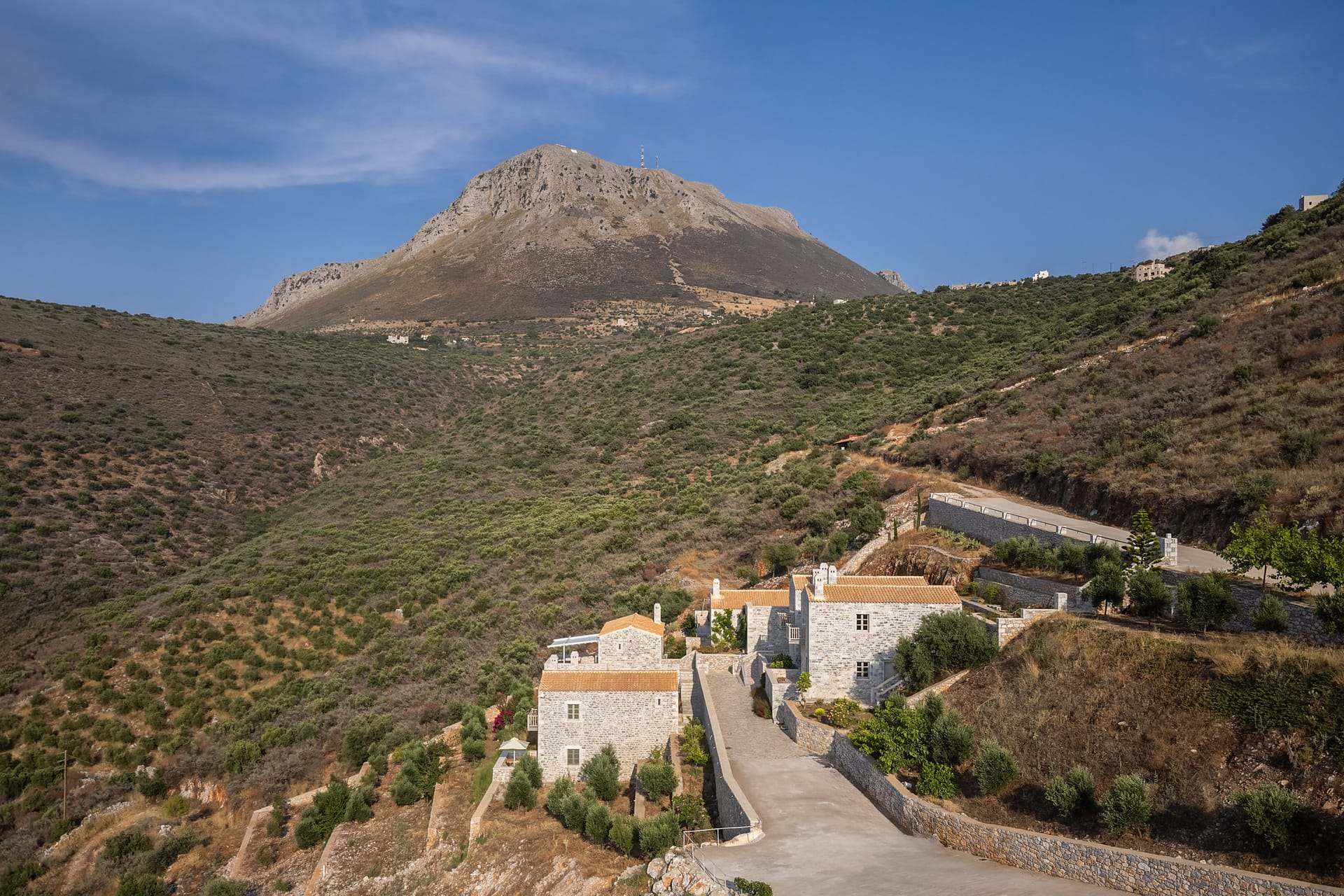 Trapela Limeni, Luxury Suites