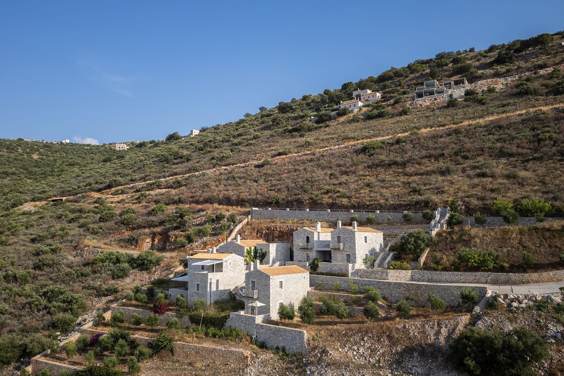 Trapela Limeni, Luxury Suites