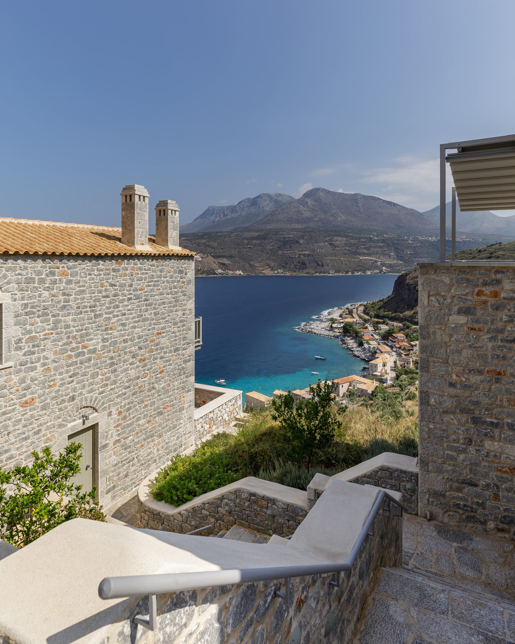Trapela Limeni, Luxury Suites