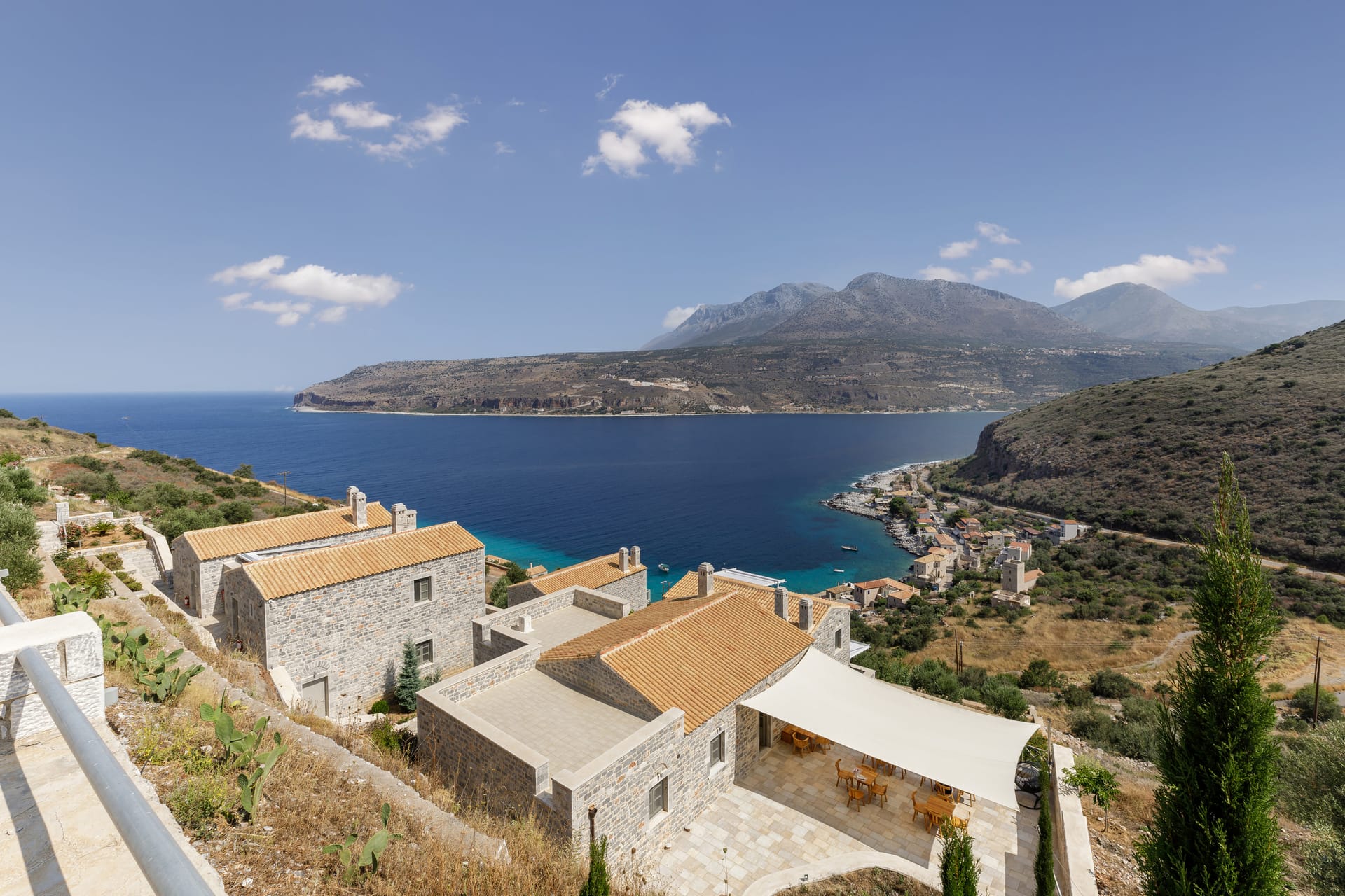 Trapela Limeni, Luxury Suites