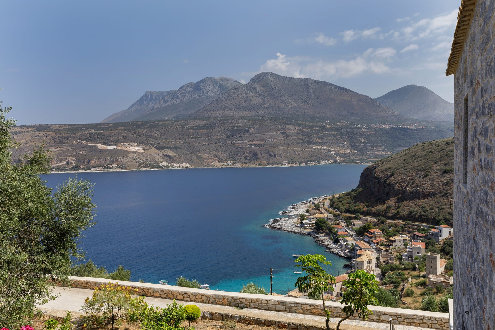 Trapela Limeni, Luxury Suites