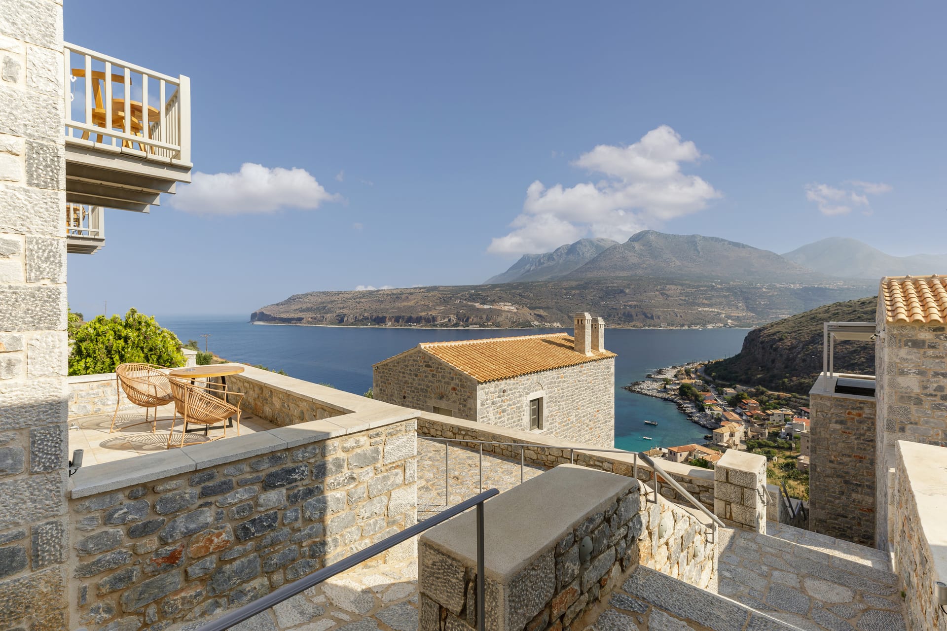 Trapela Limeni, Luxury Suites