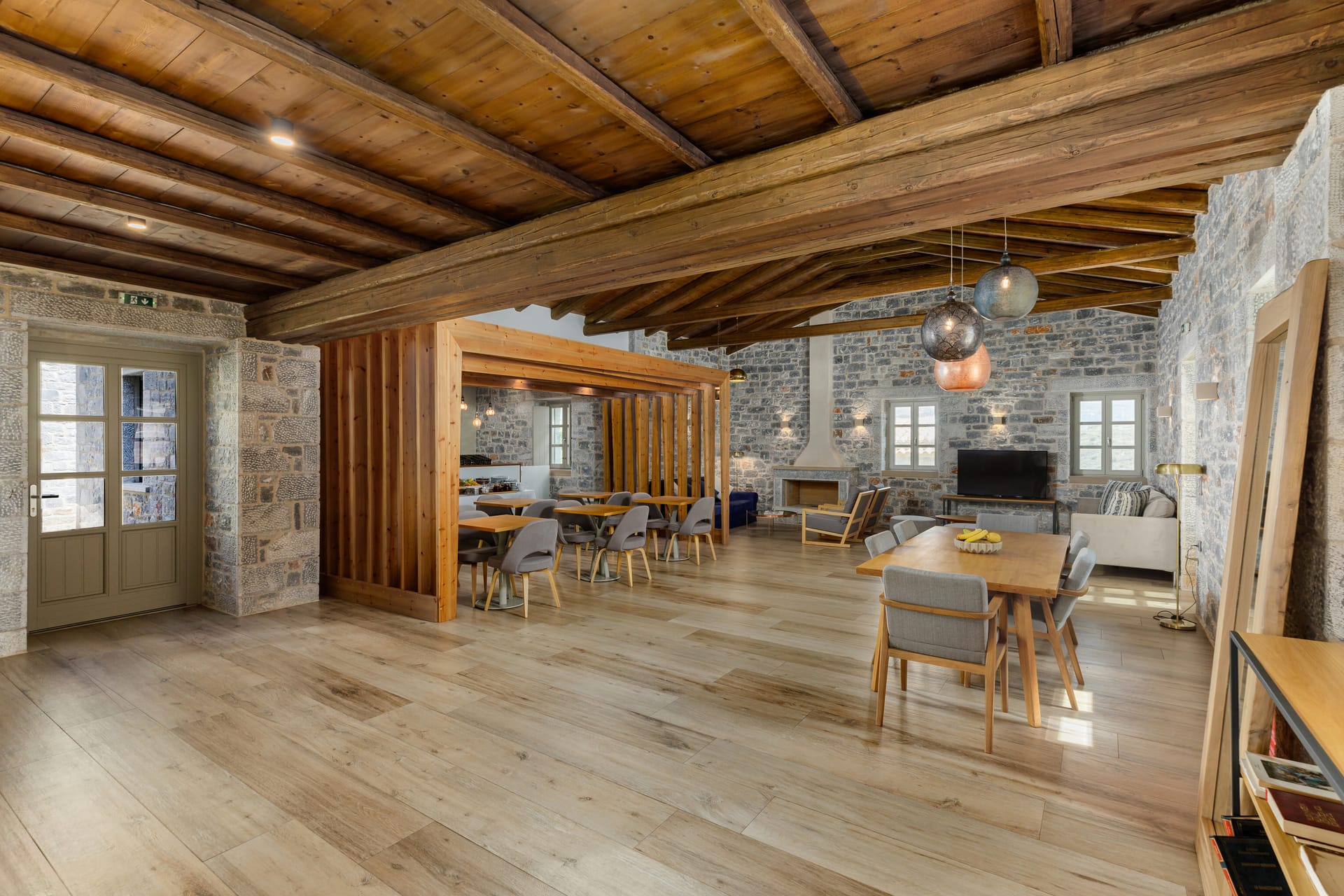 Trapela Limeni, Luxury Suites