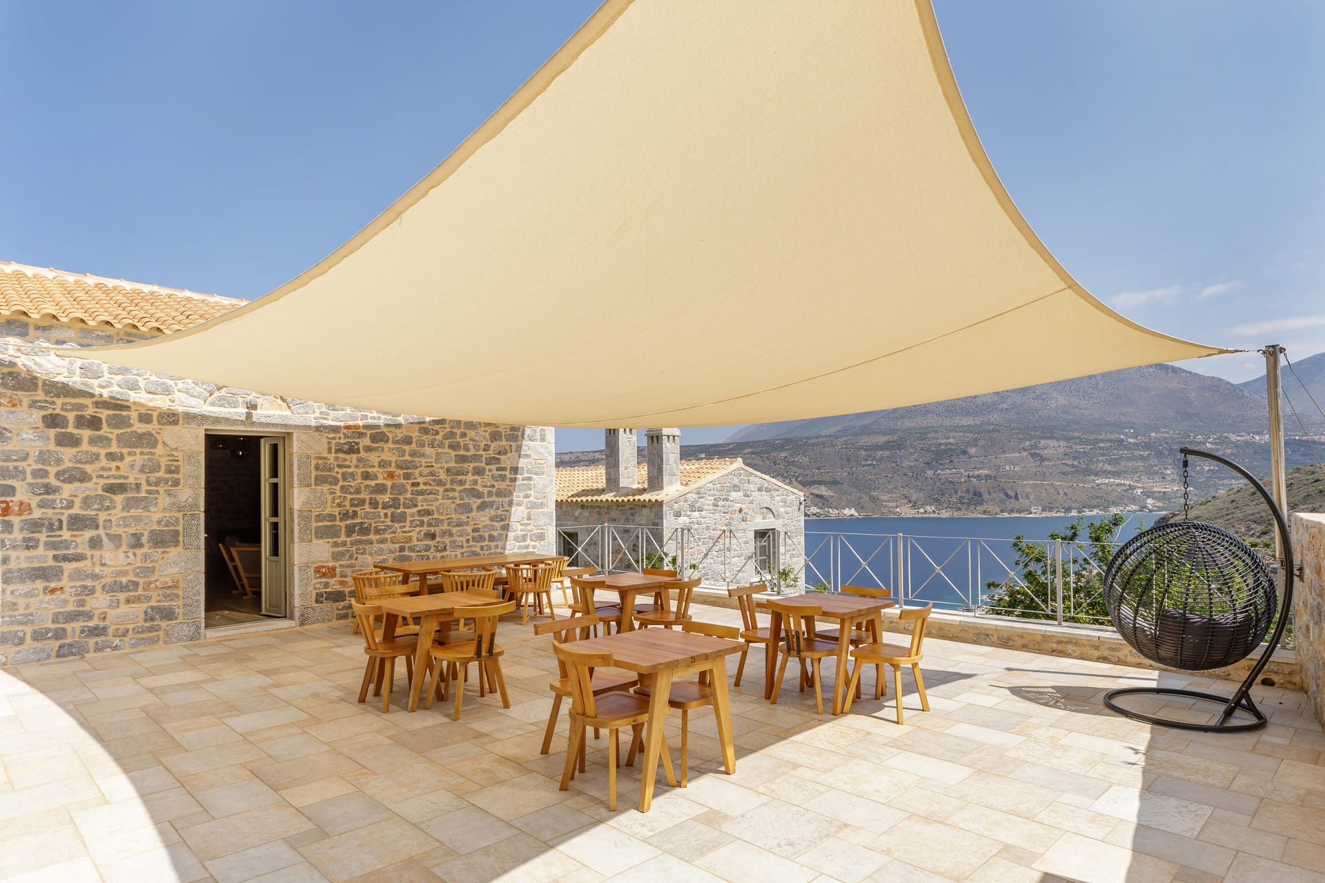 Trapela Limeni, Luxury Suites