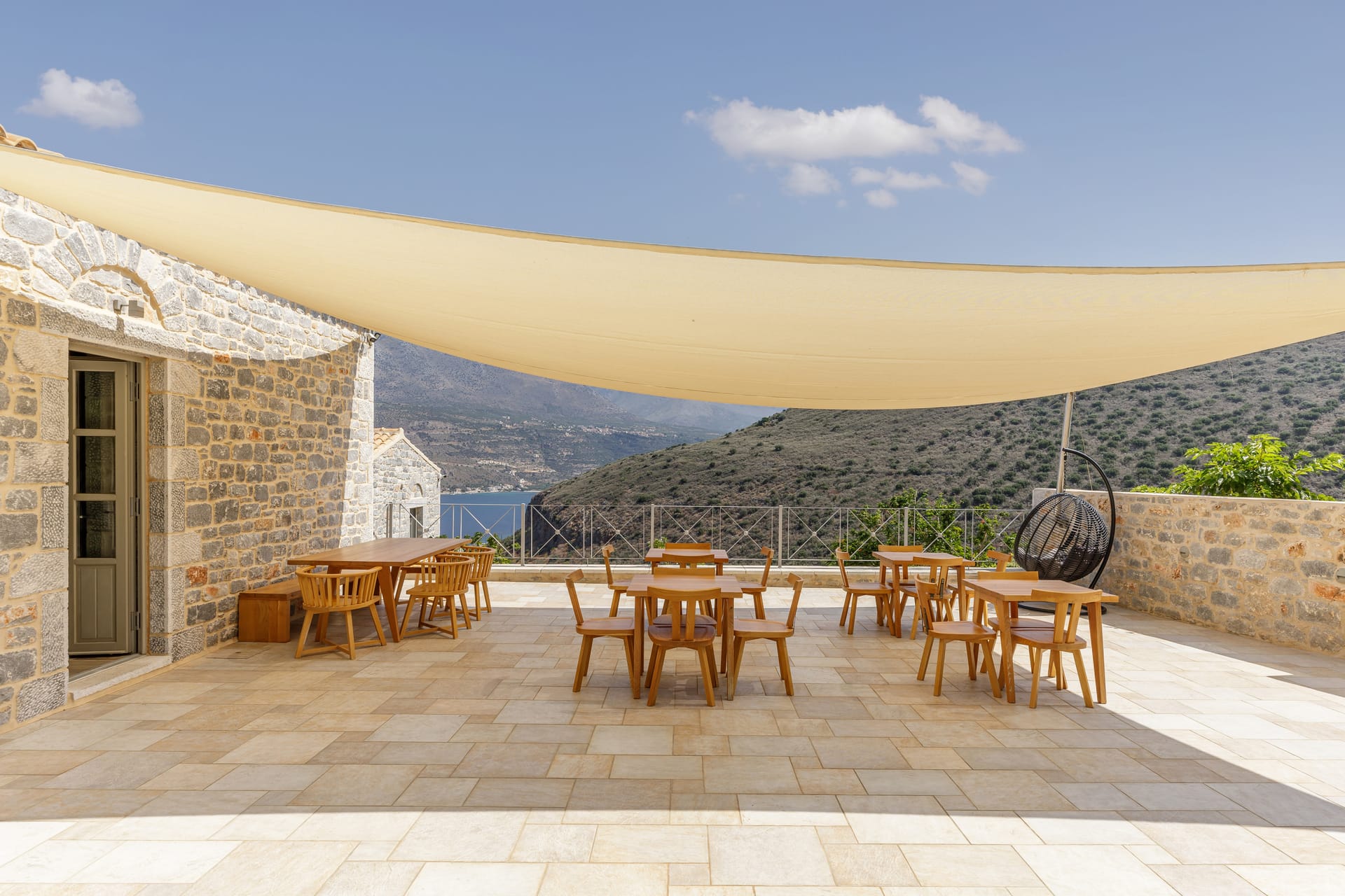 Trapela Limeni, Luxury Suites