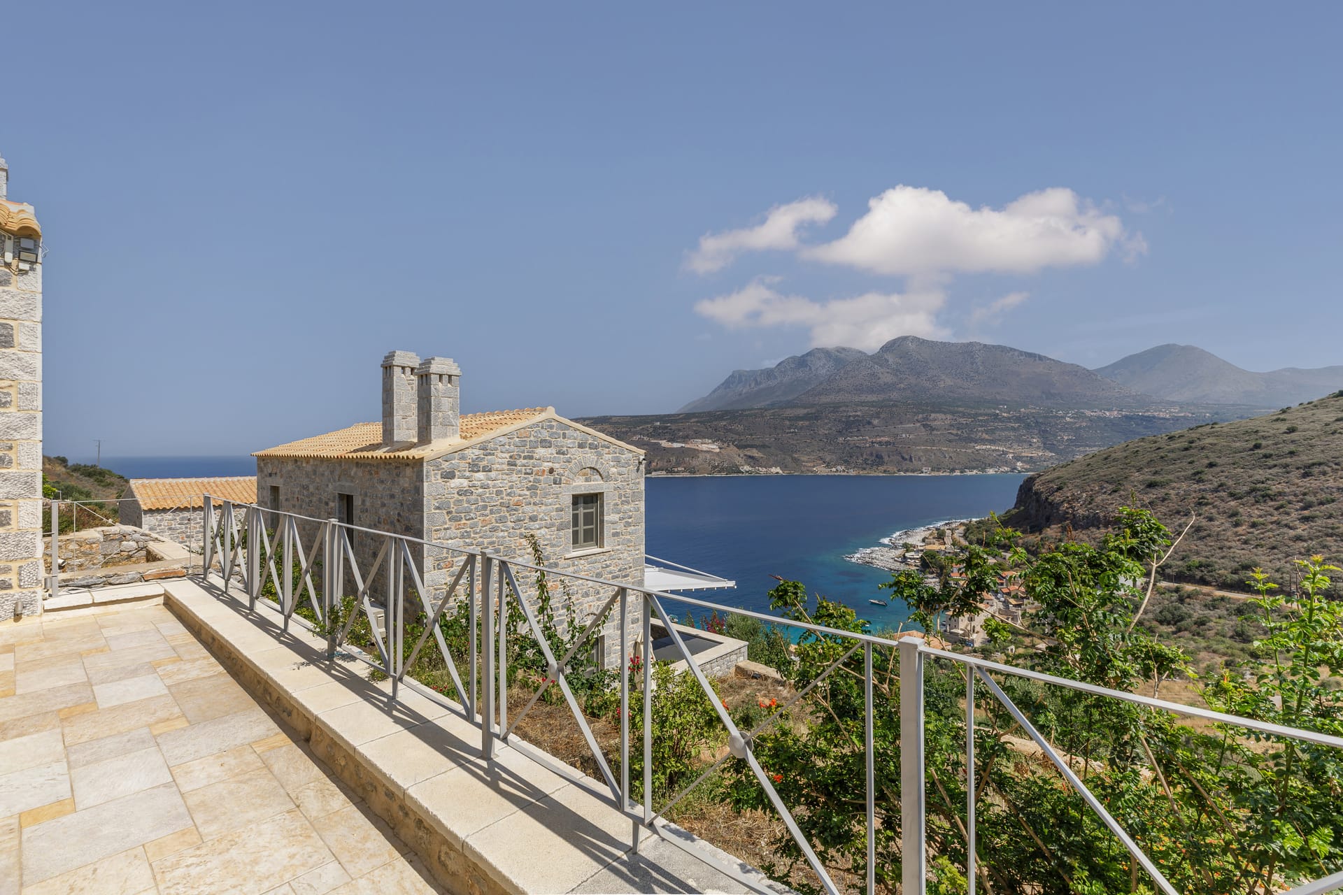Trapela Limeni, Luxury Suites