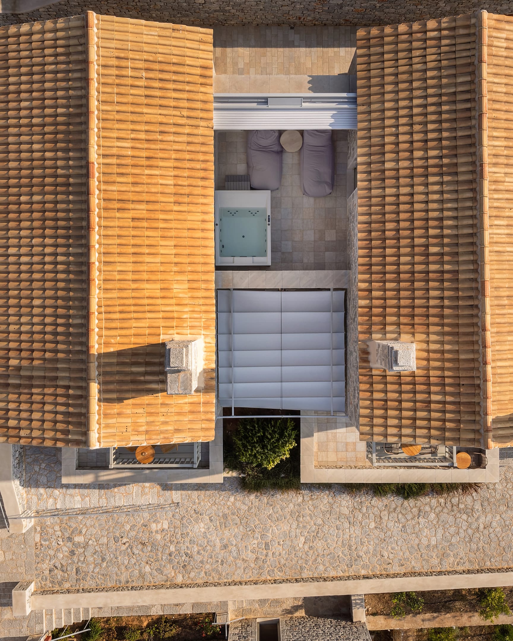 Trapela Limeni, Luxury Suites