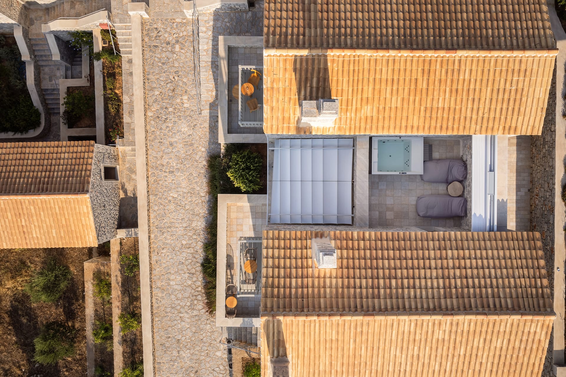 Trapela Limeni, Luxury Suites