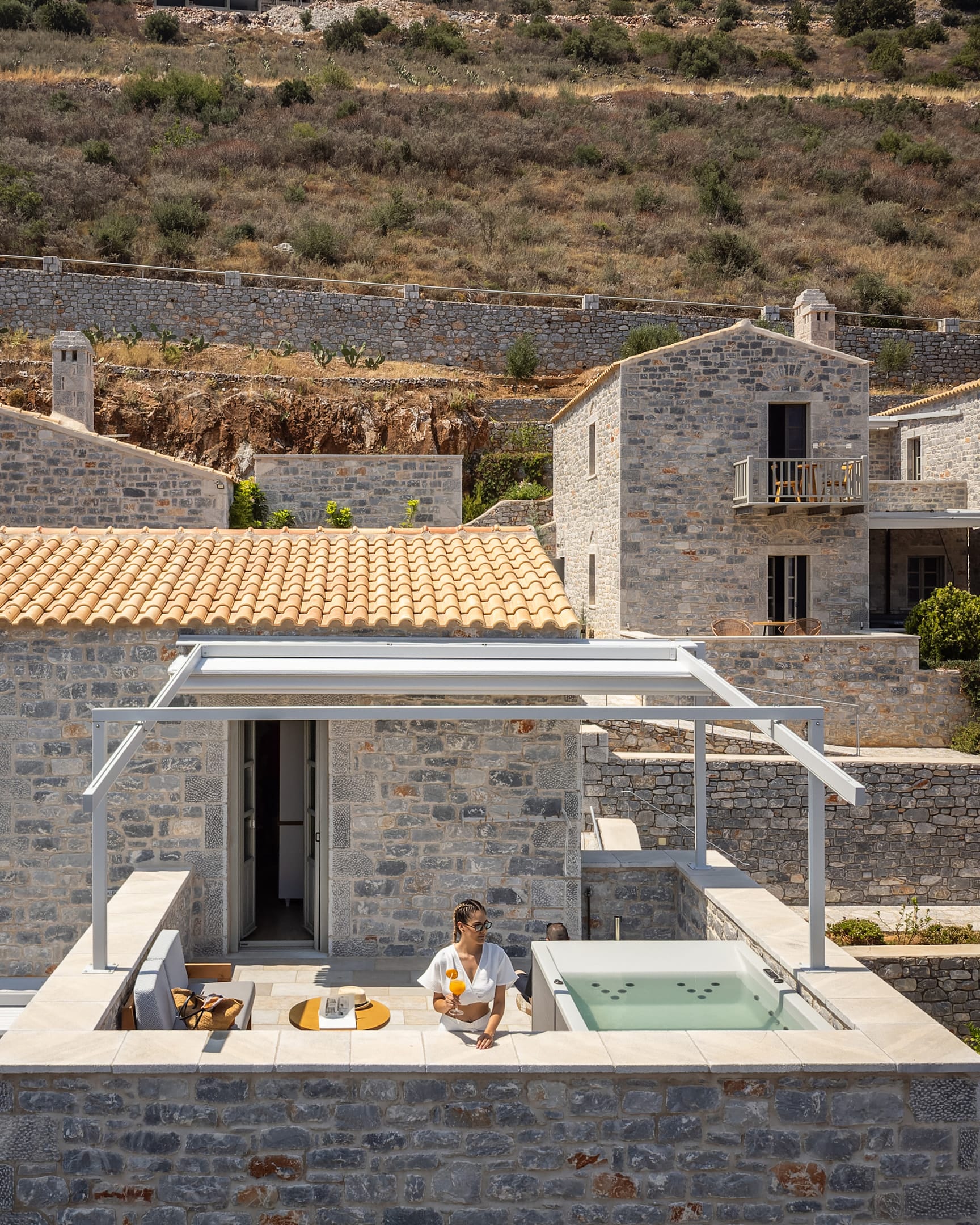 Trapela Limeni, Luxury Suites