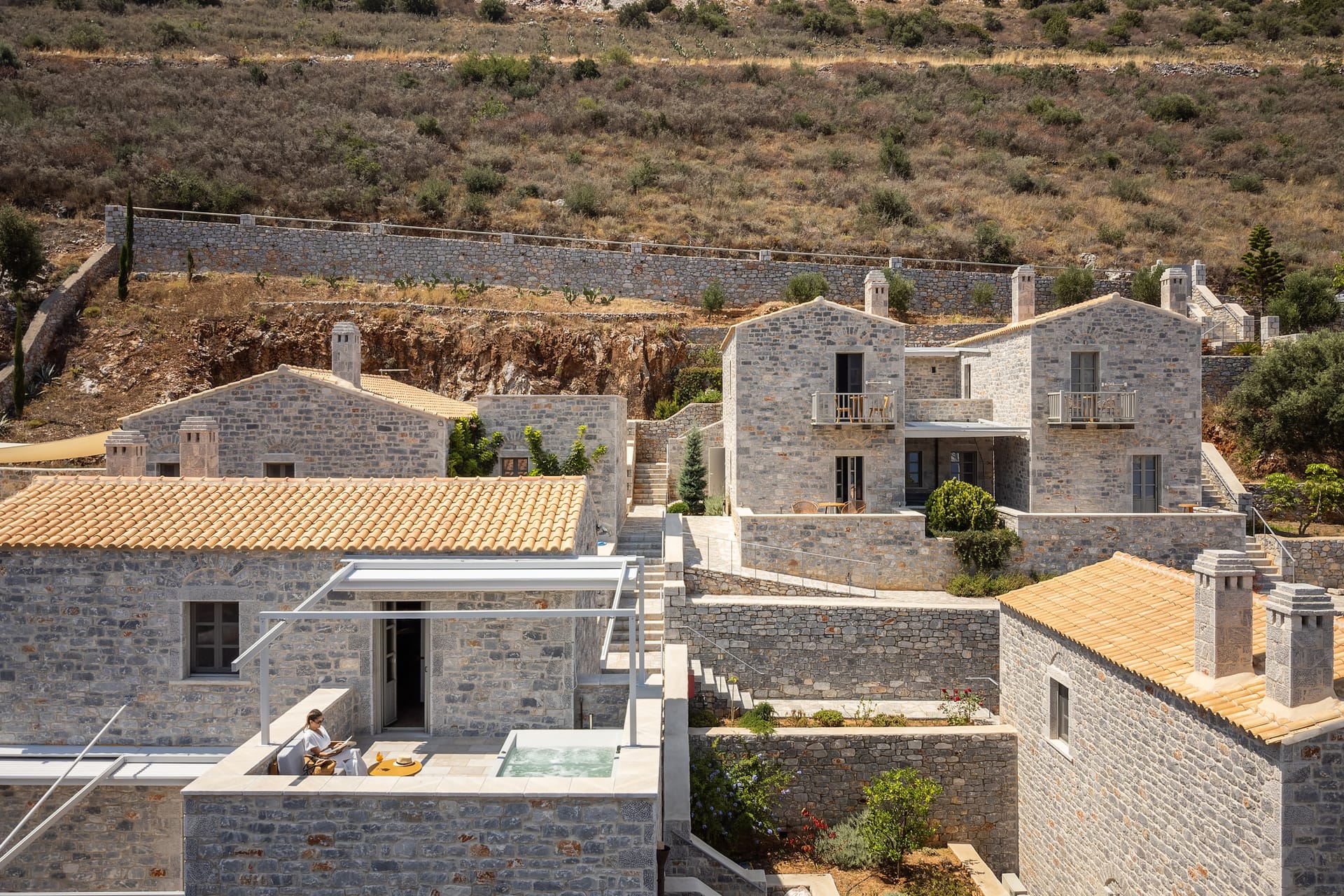 Trapela Limeni, Luxury Suites