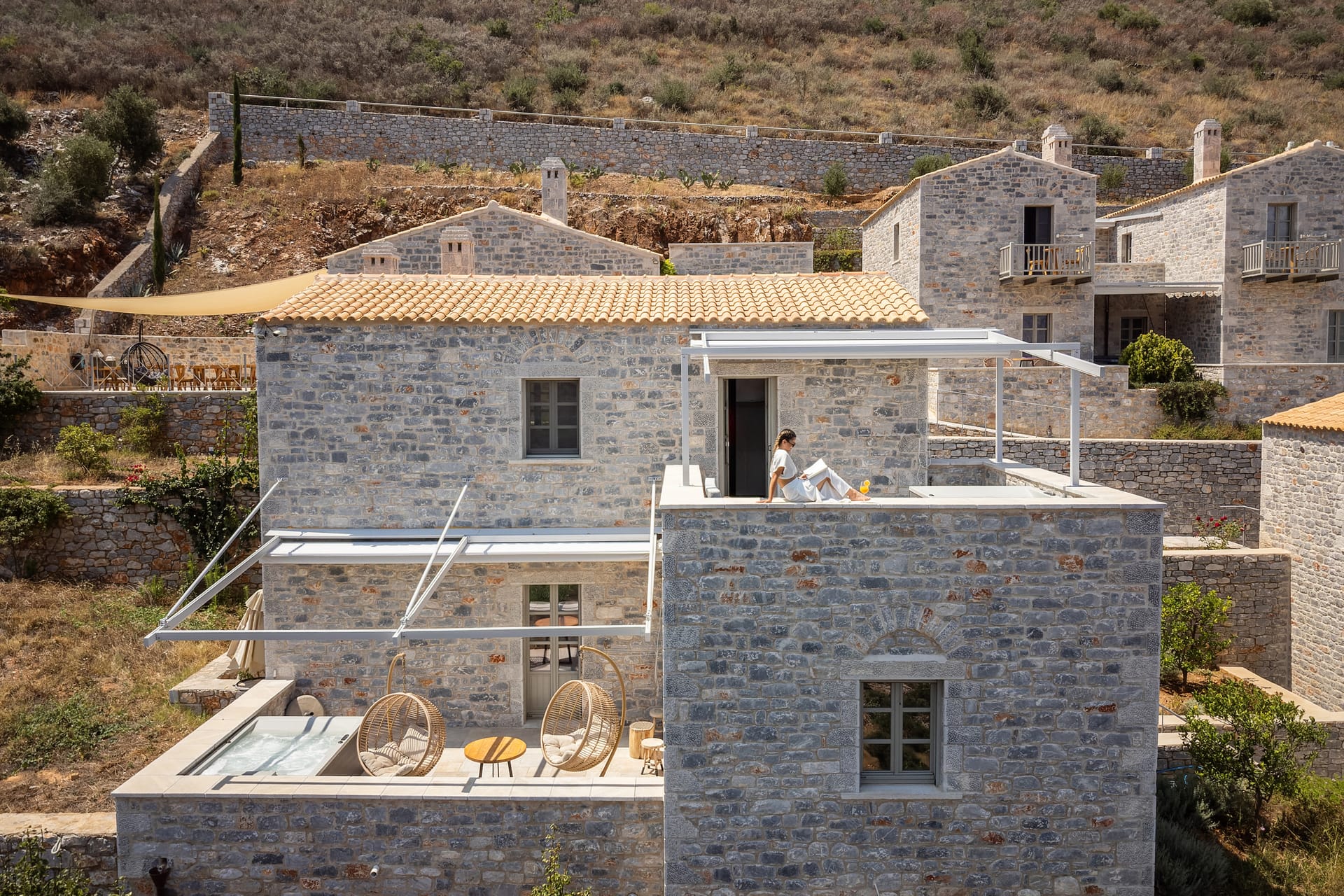 Trapela Limeni, Luxury Suites