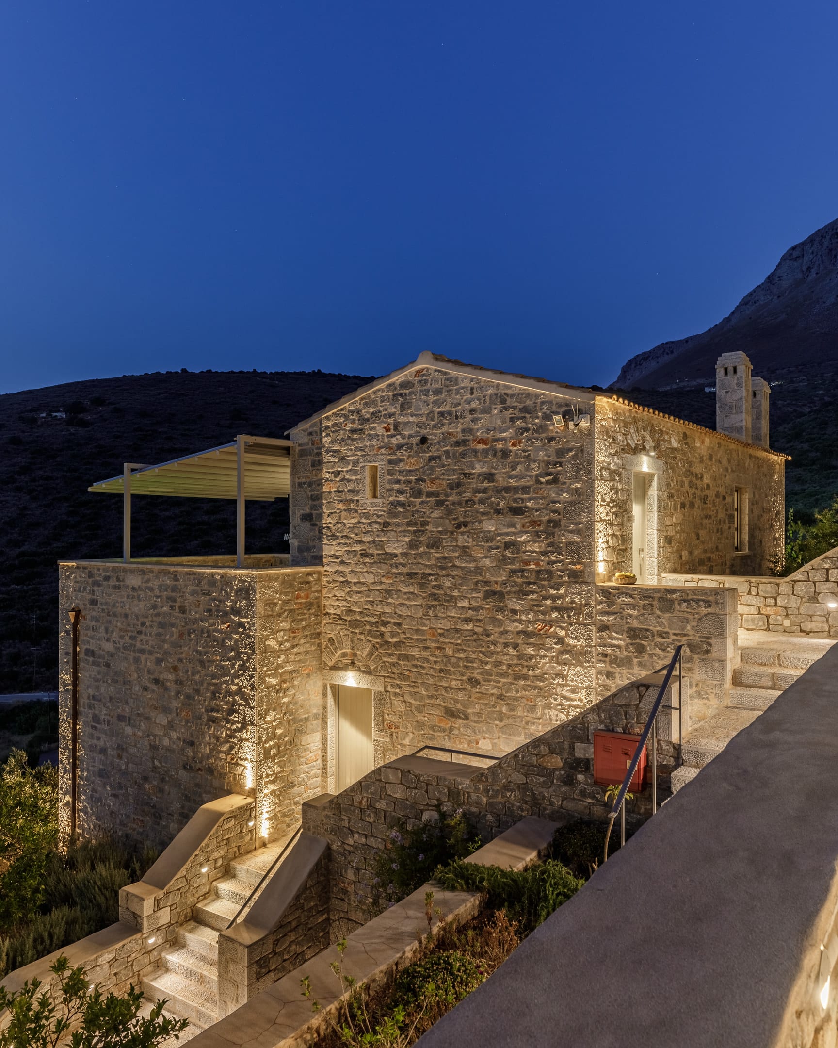 Trapela Limeni, Luxury Suites