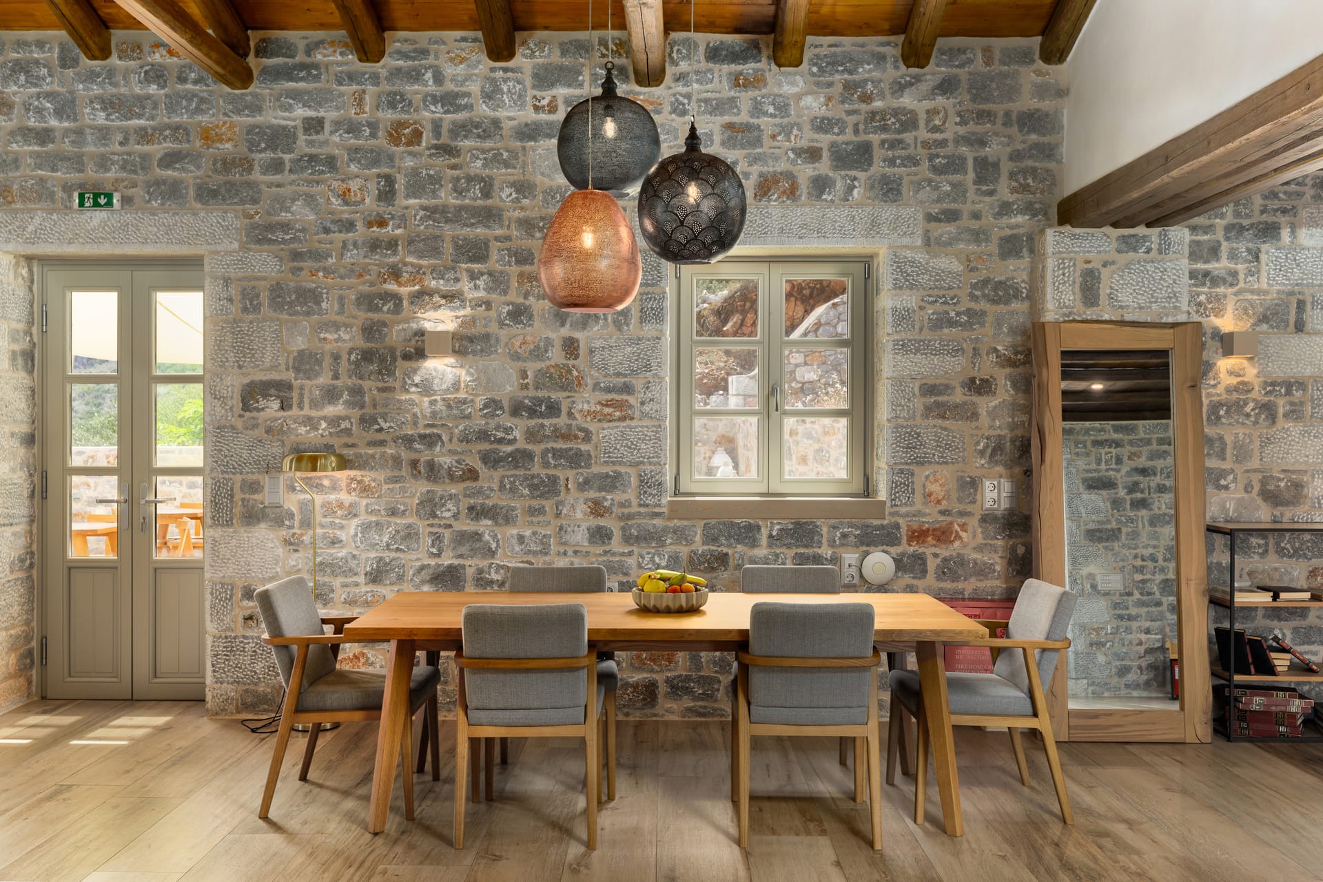 Trapela Limeni, Luxury Suites
