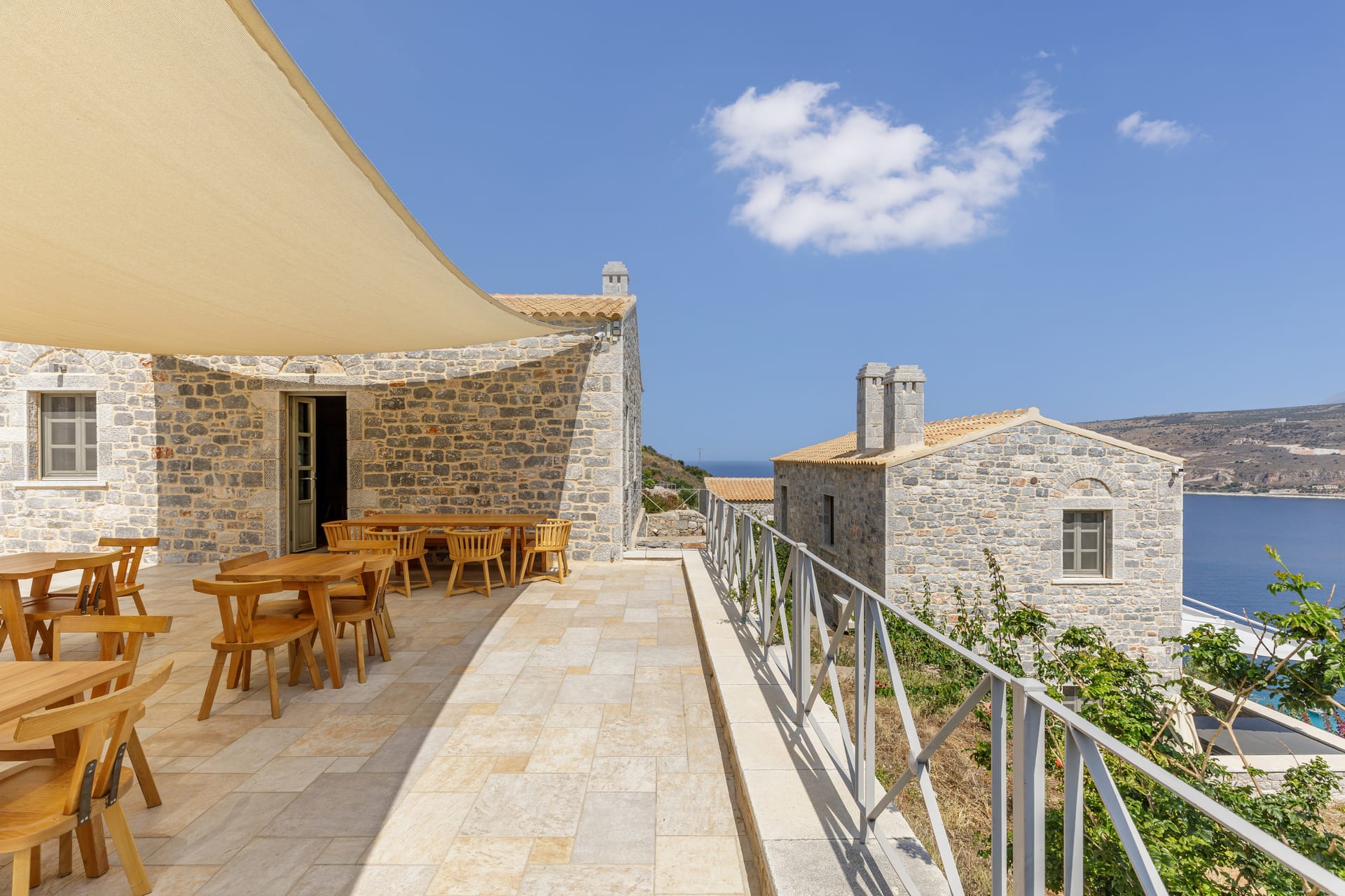 Trapela Limeni, Luxury Suites