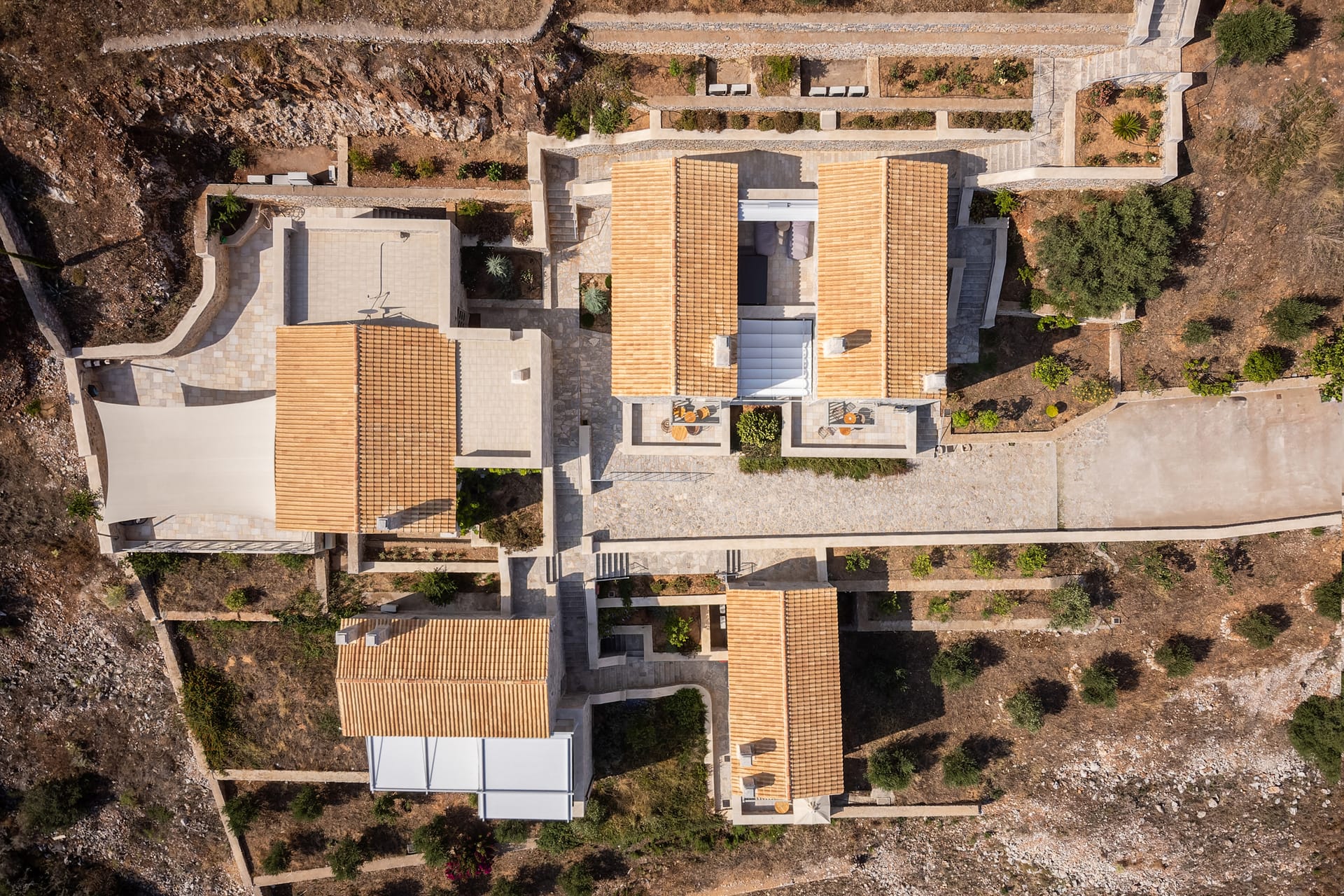 Trapela Limeni, Luxury Suites