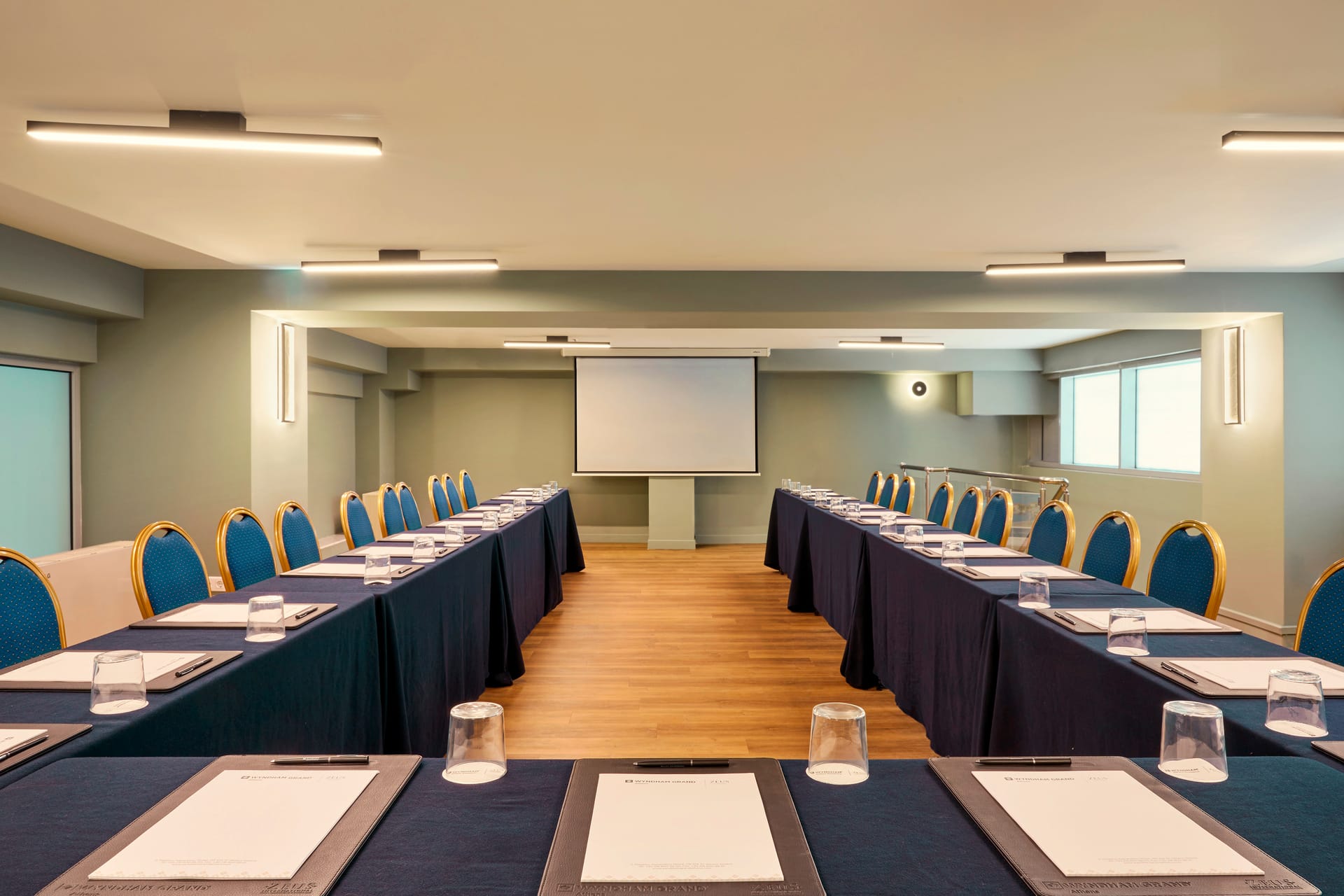Zeus Essence Wyndham Athens Residence