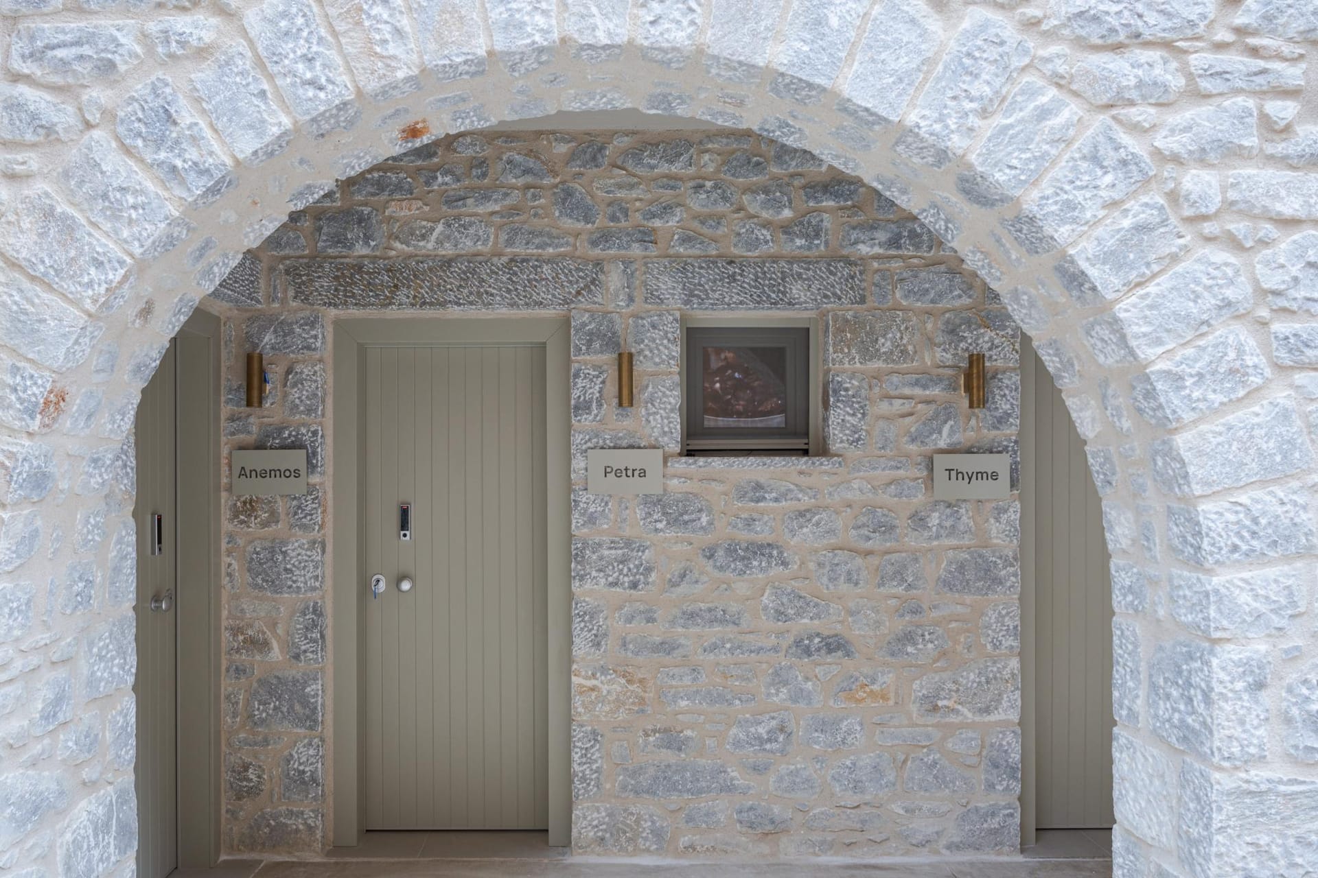 Yerma Suites Limeni