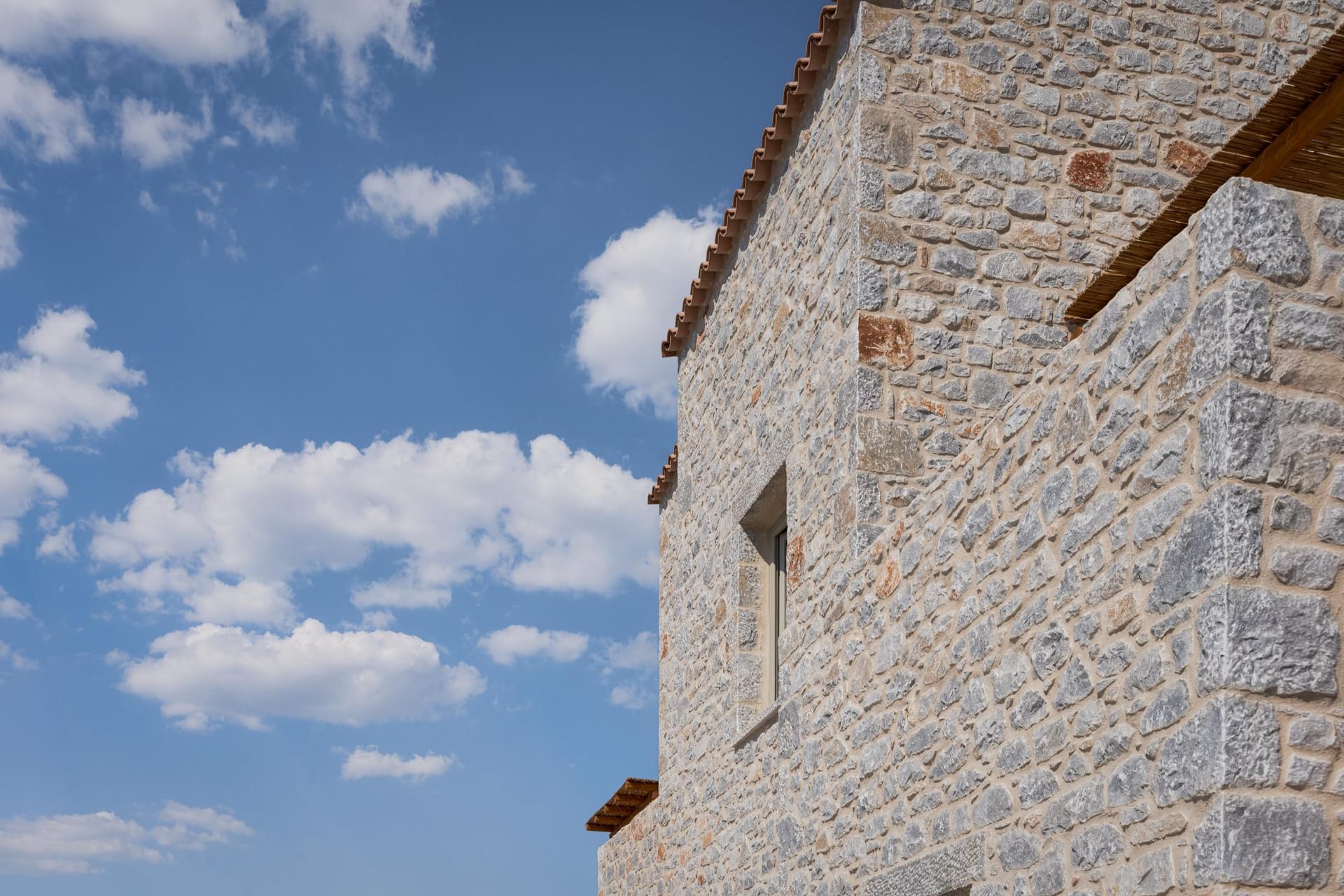 Yerma Suites Limeni