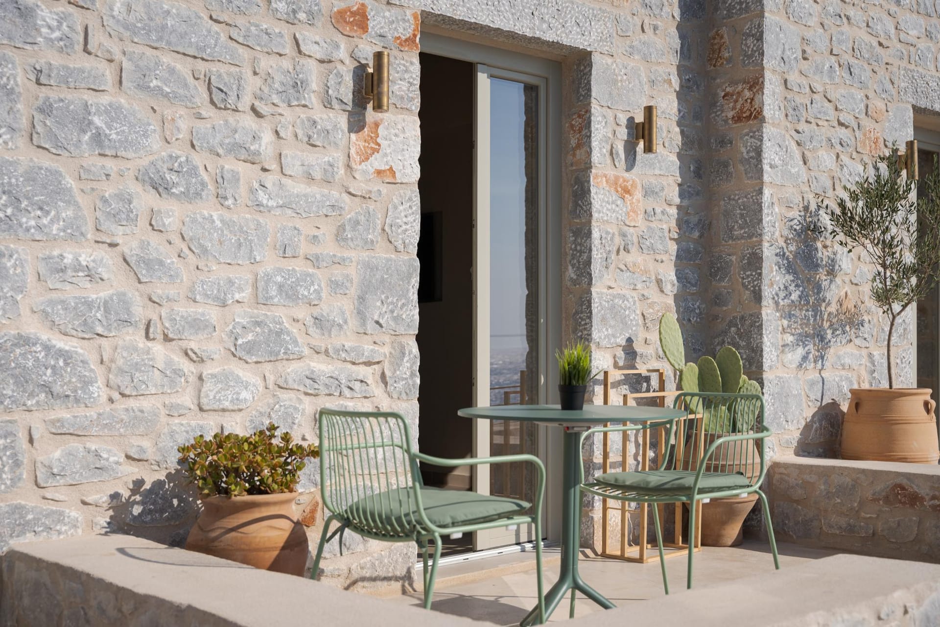 Yerma Suites Limeni