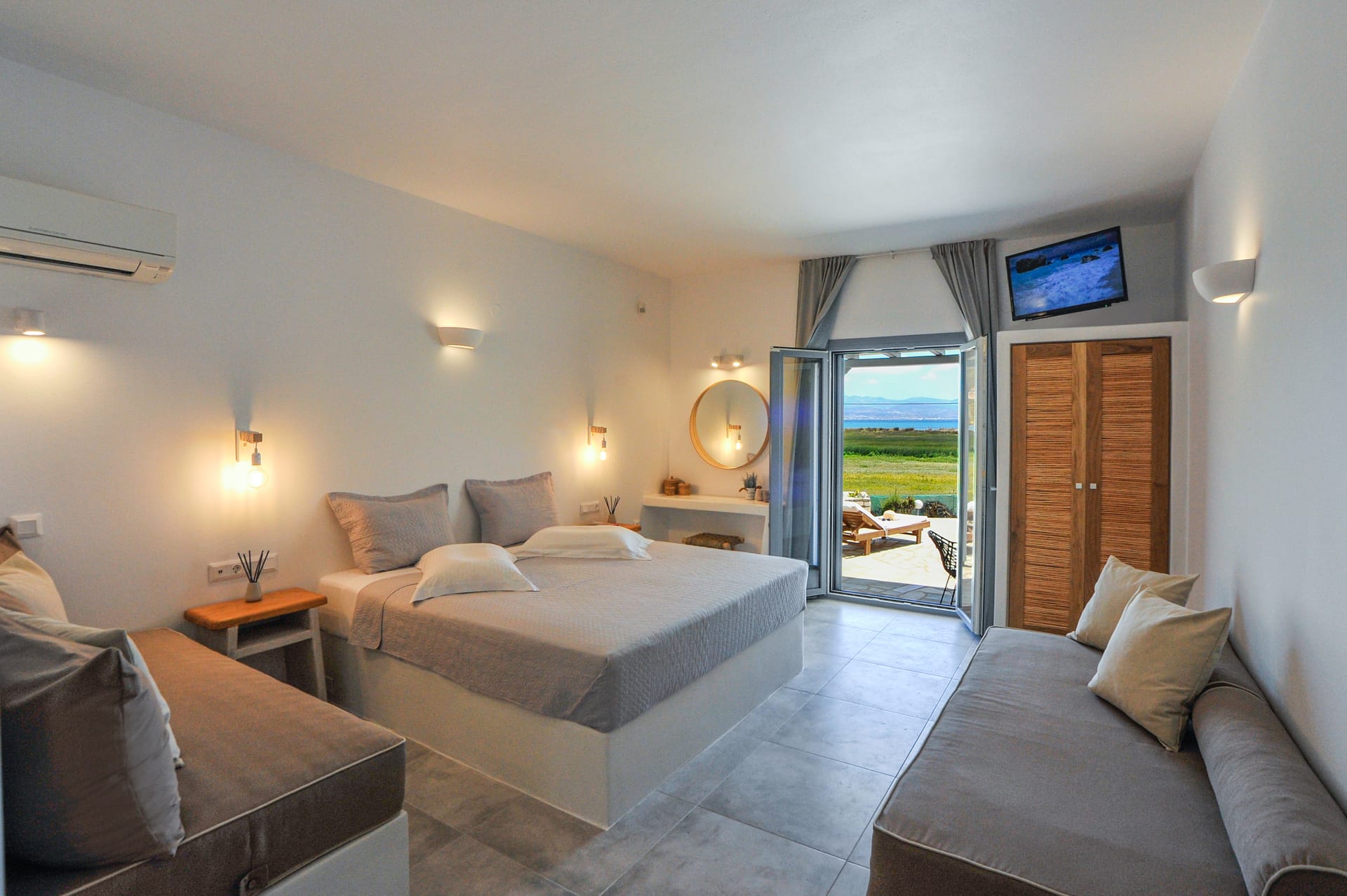 Anemones Studios & Suites