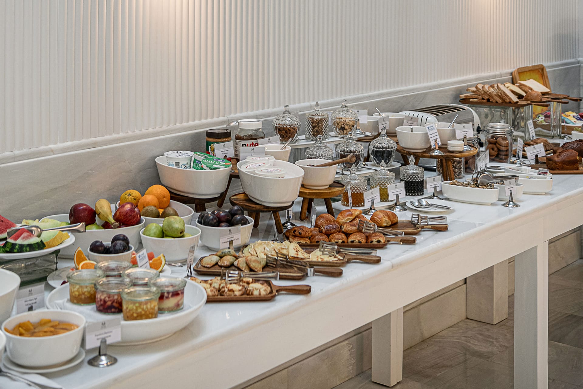 Avra City Hotel