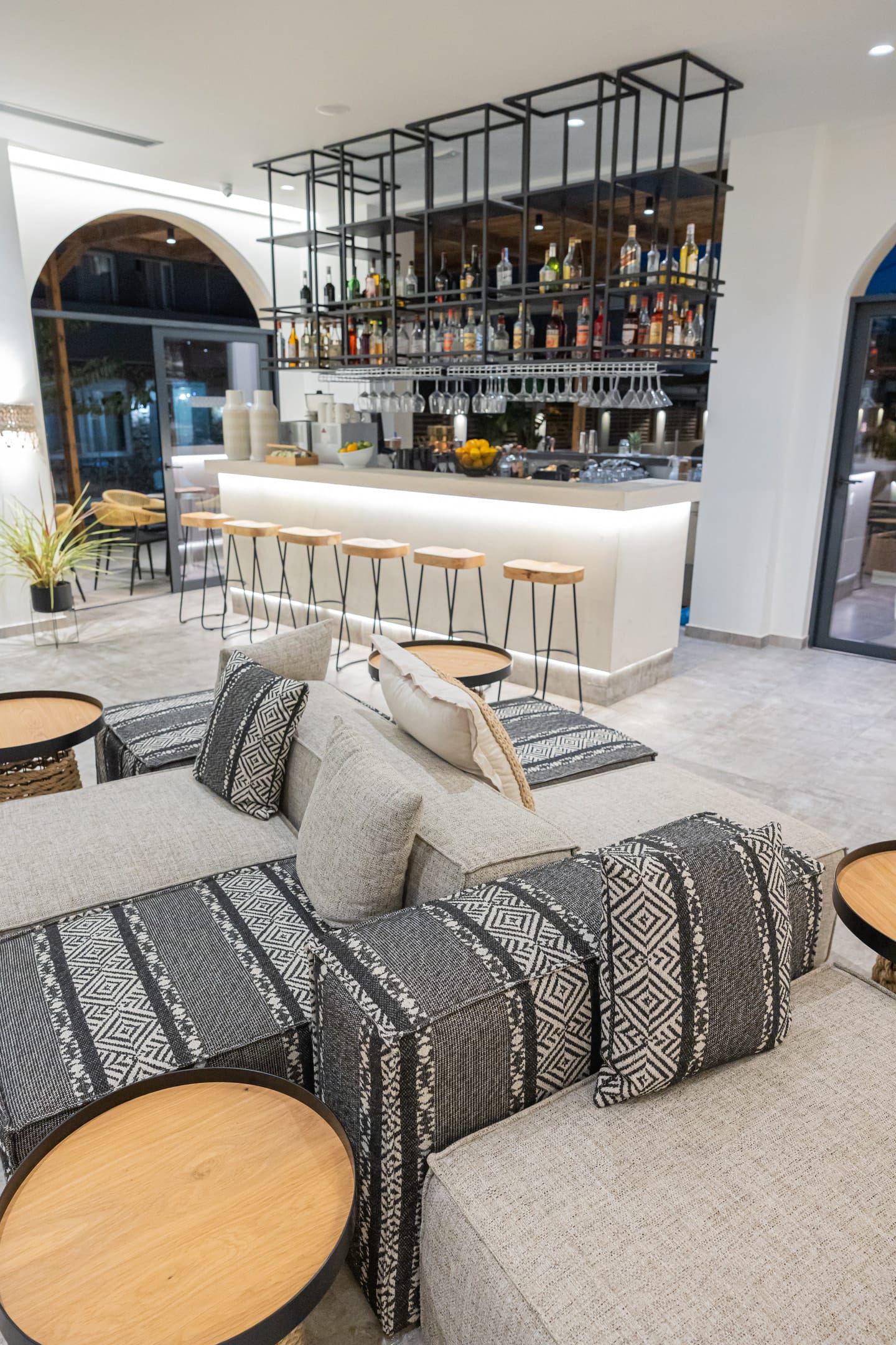 Cabana Blu Hotel & Suites