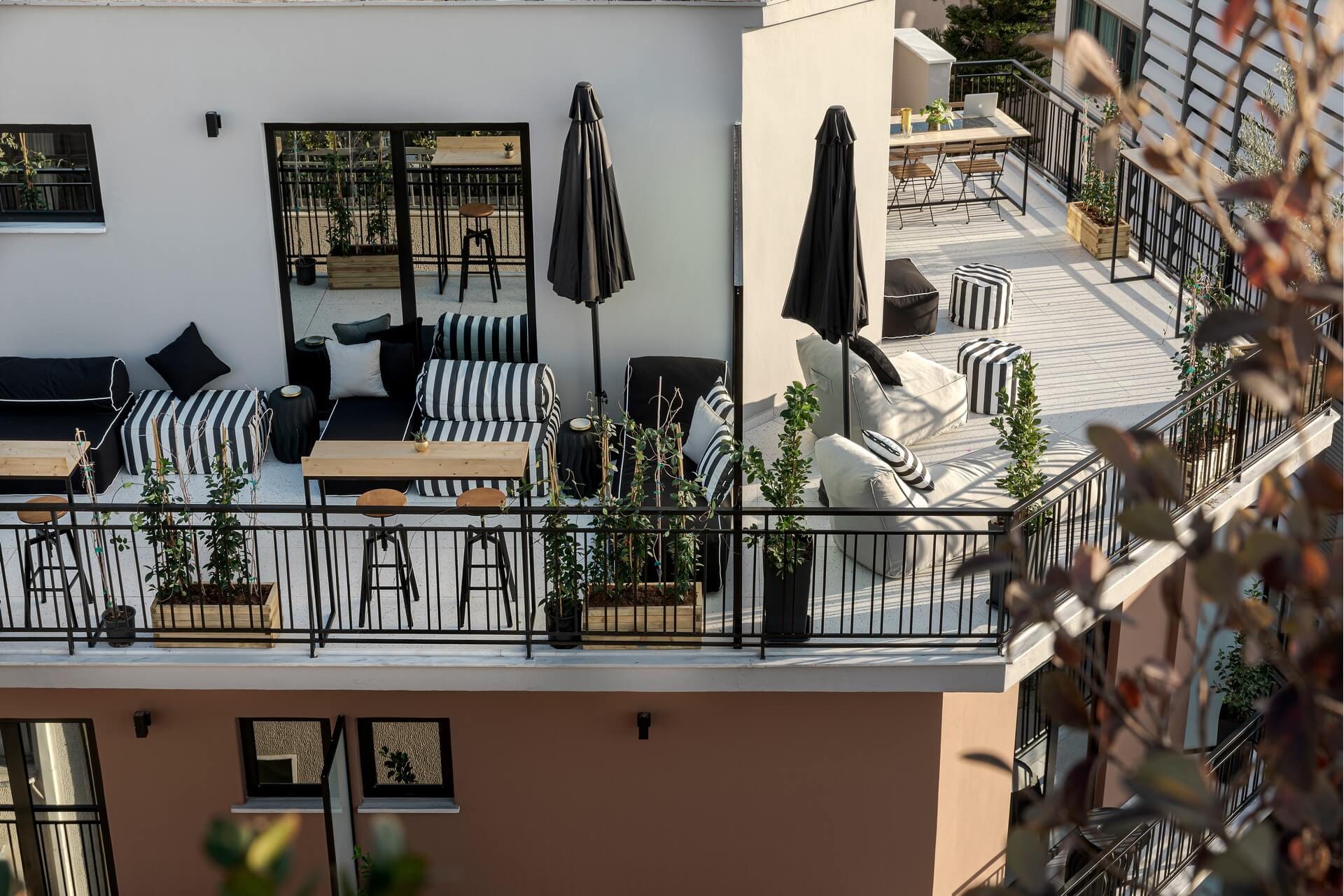 OLD – Clyde Athens by Nin&Bau