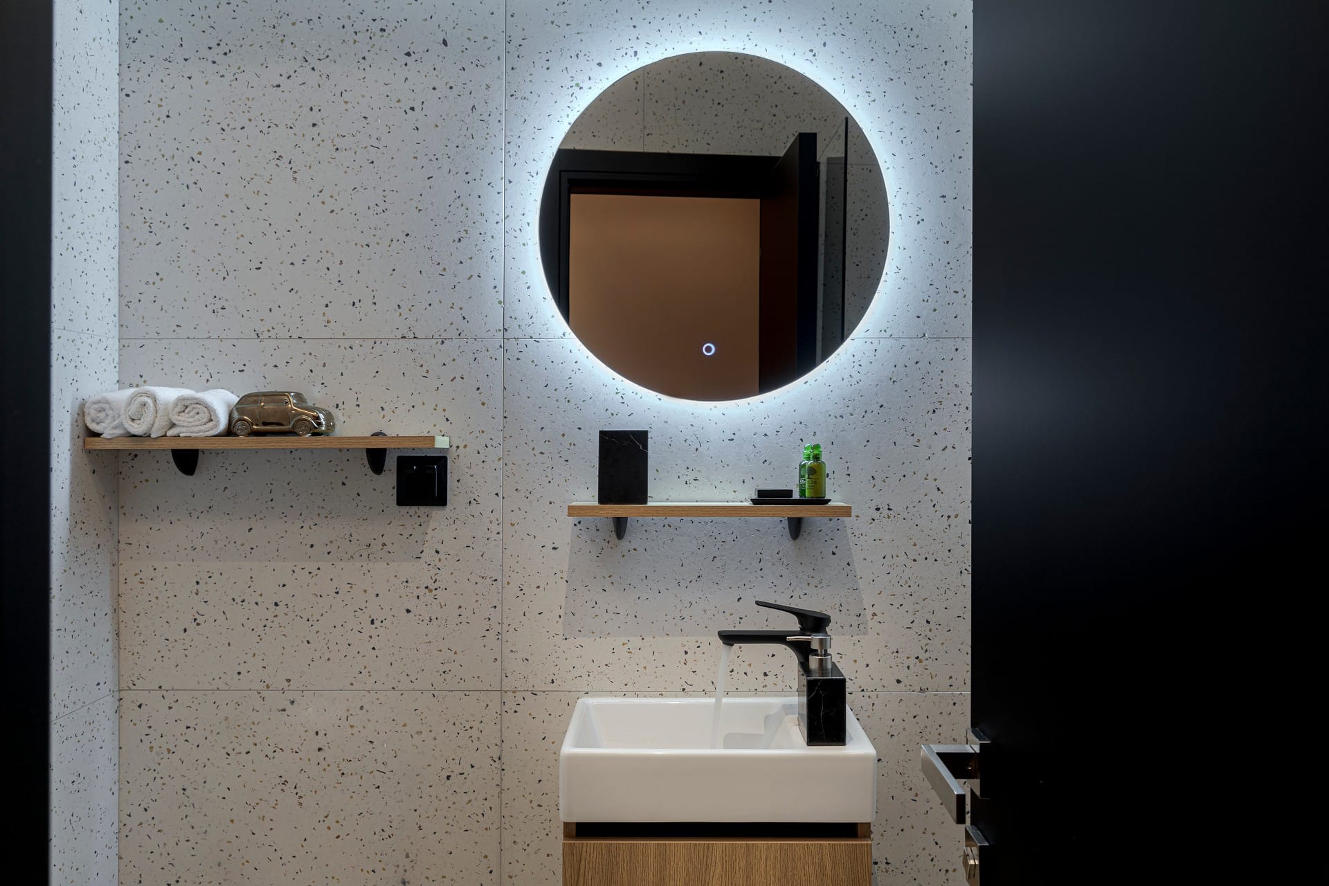 Clyde Athens by Nin&Bau