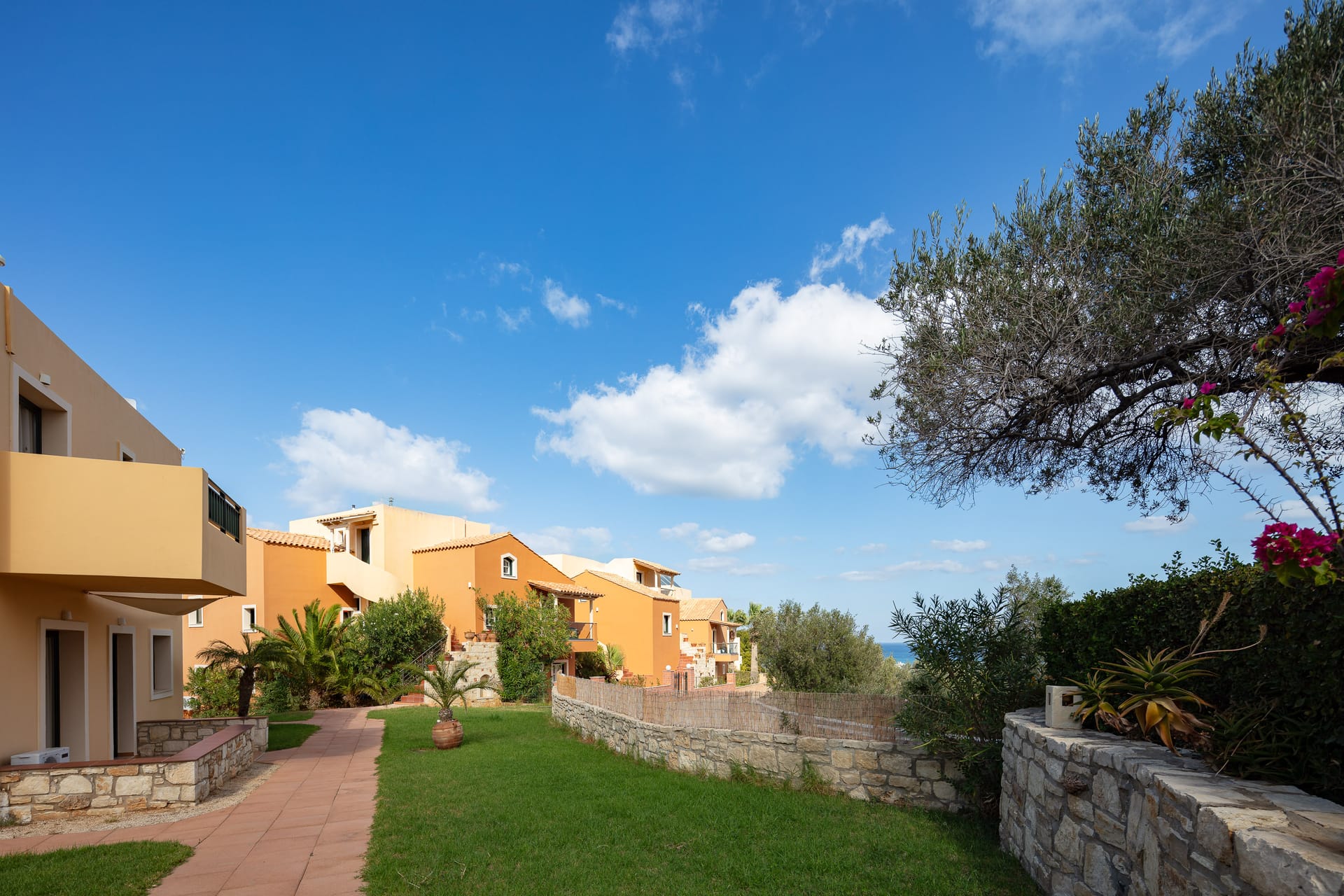 Dia Apartments