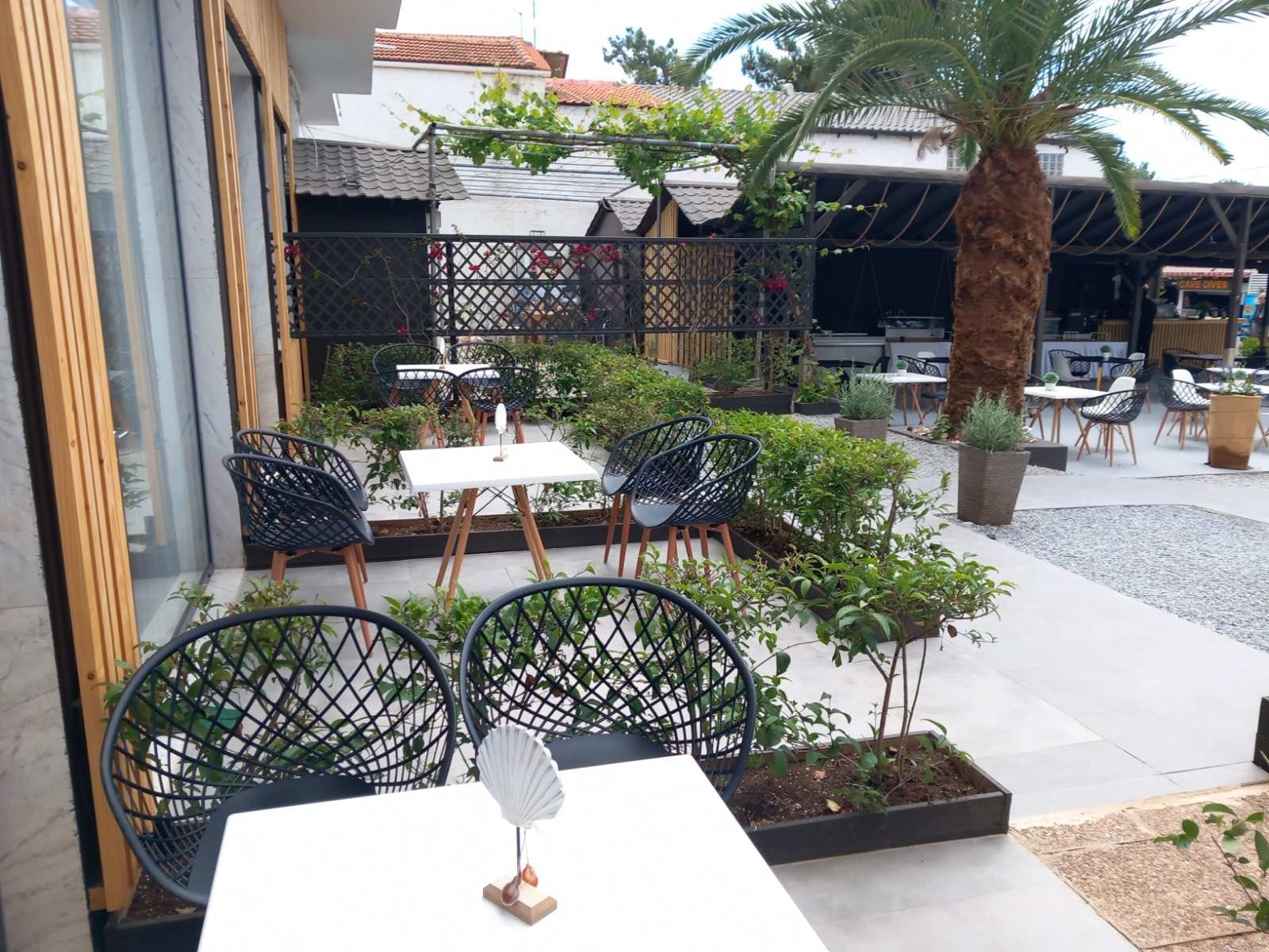 Beach Hotel Kapahi