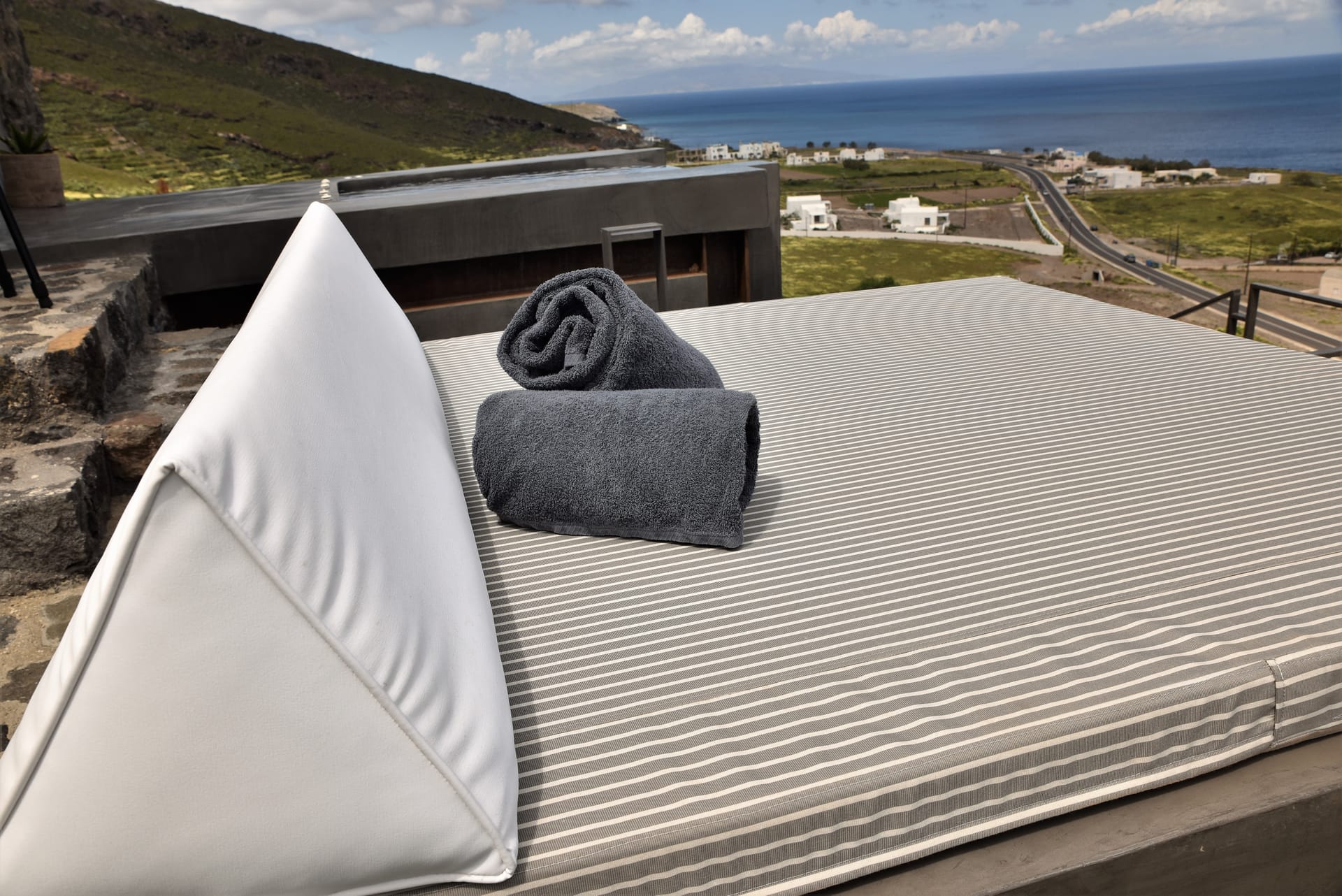 Horizon Mills Villas and Suites Santorini