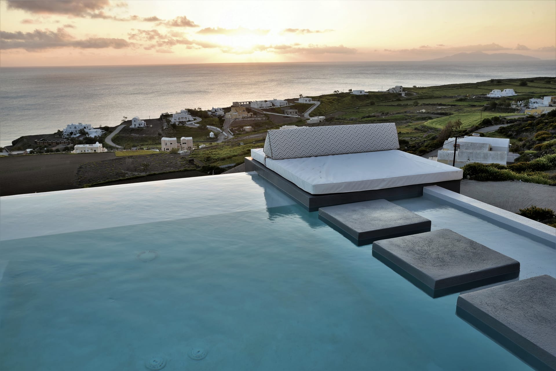 Horizon Mills Villas and Suites Santorini