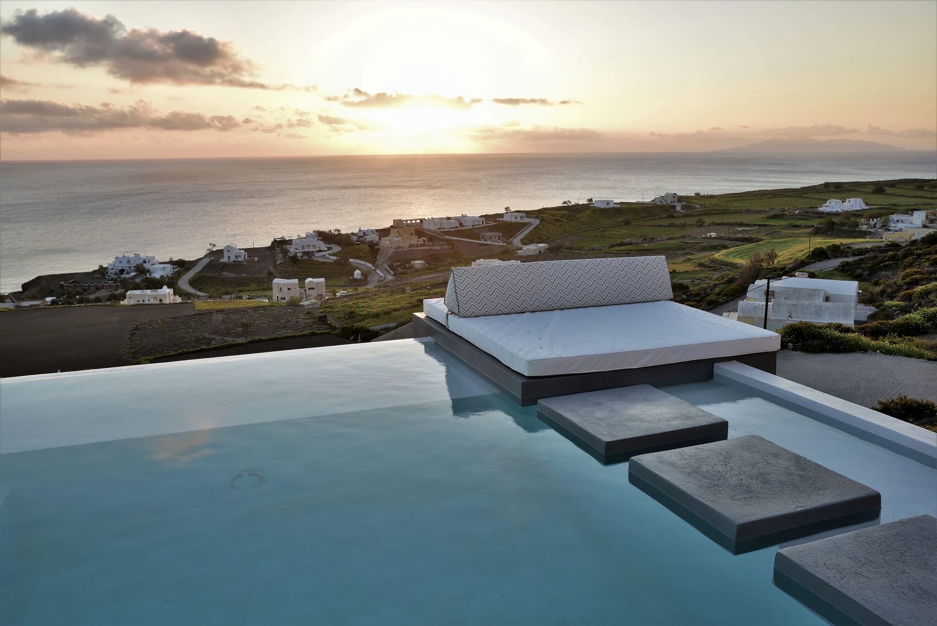 Horizon Mills Villas and Suites Santorini