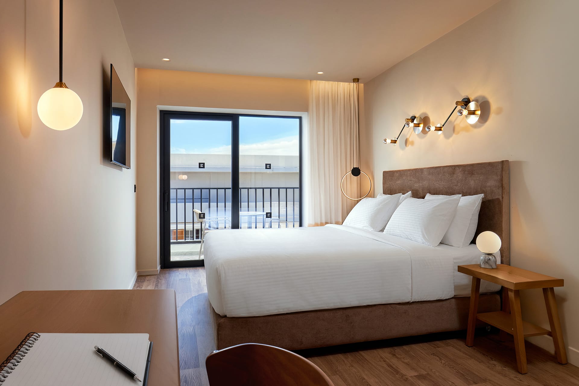 Enorme Epavli Urban Living