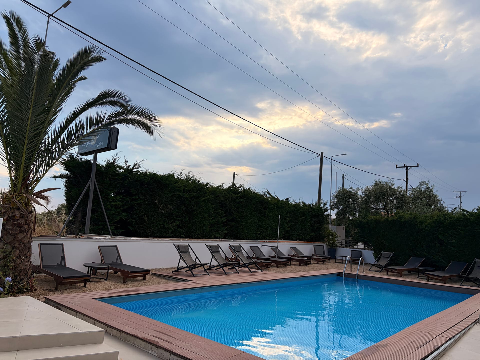 Kapahi Suites Apartments