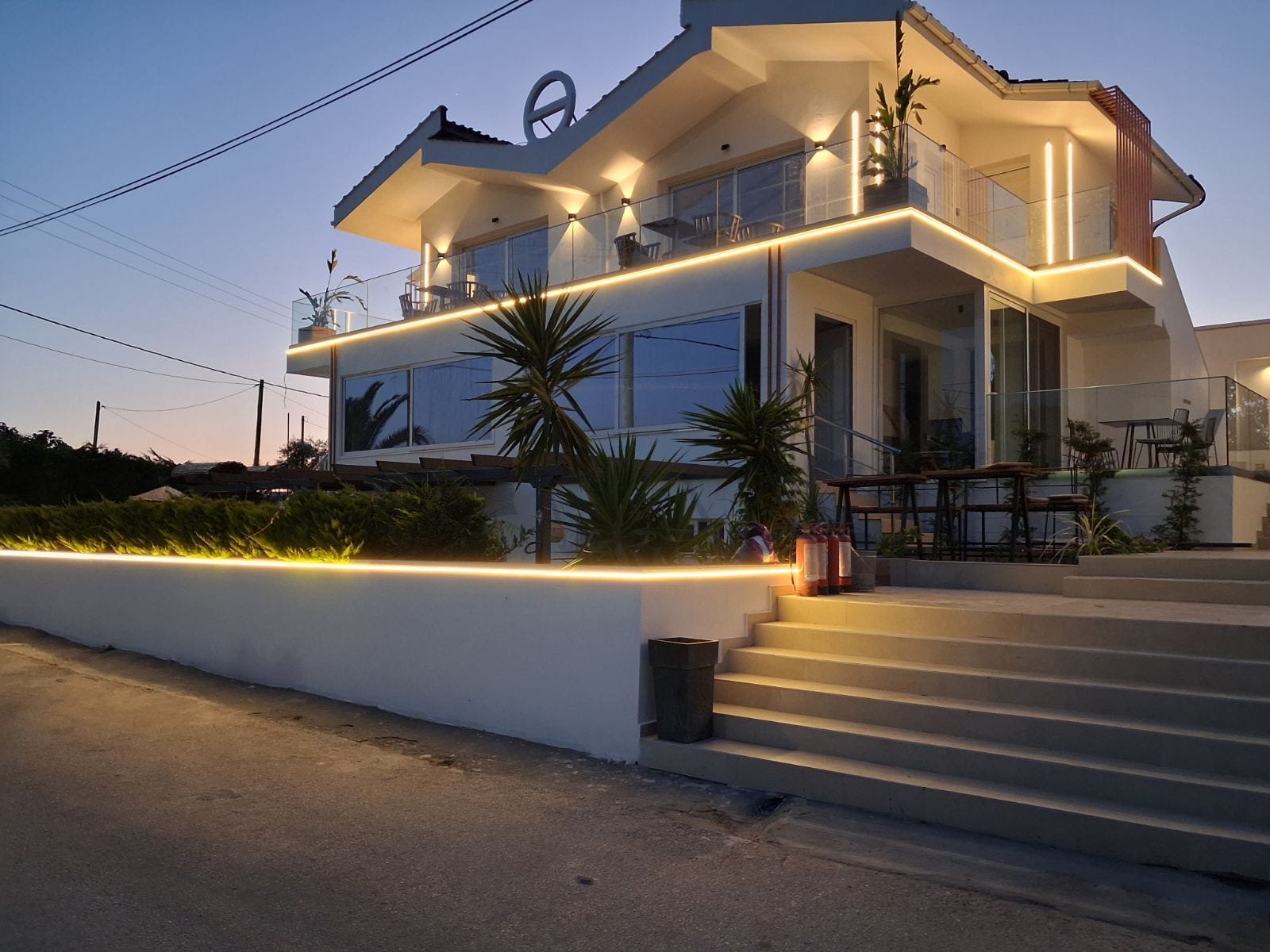 Kapahi Suites Apartments